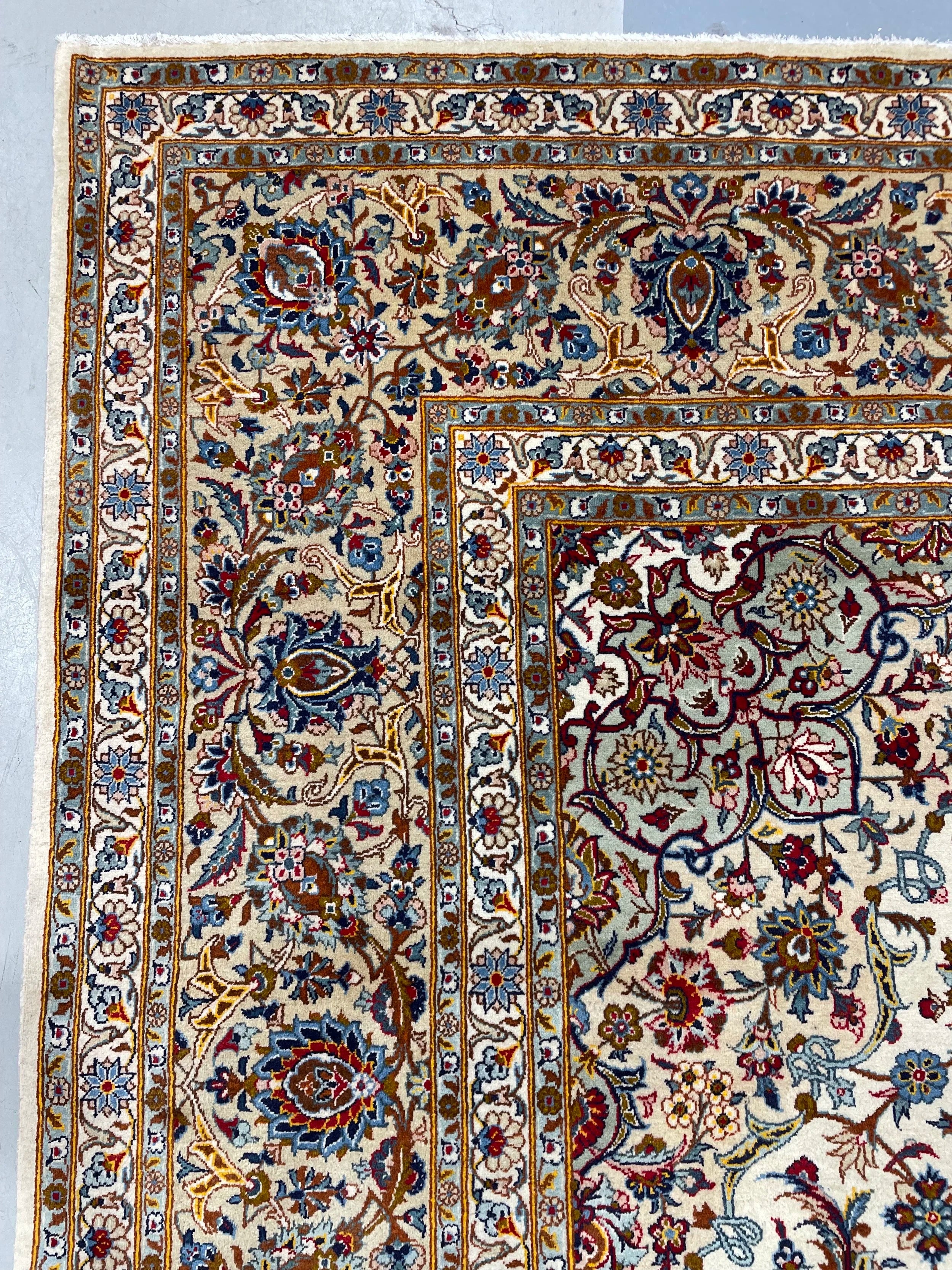 Kashan Semi-Antique Wool Rug (10'7" x 14'7")