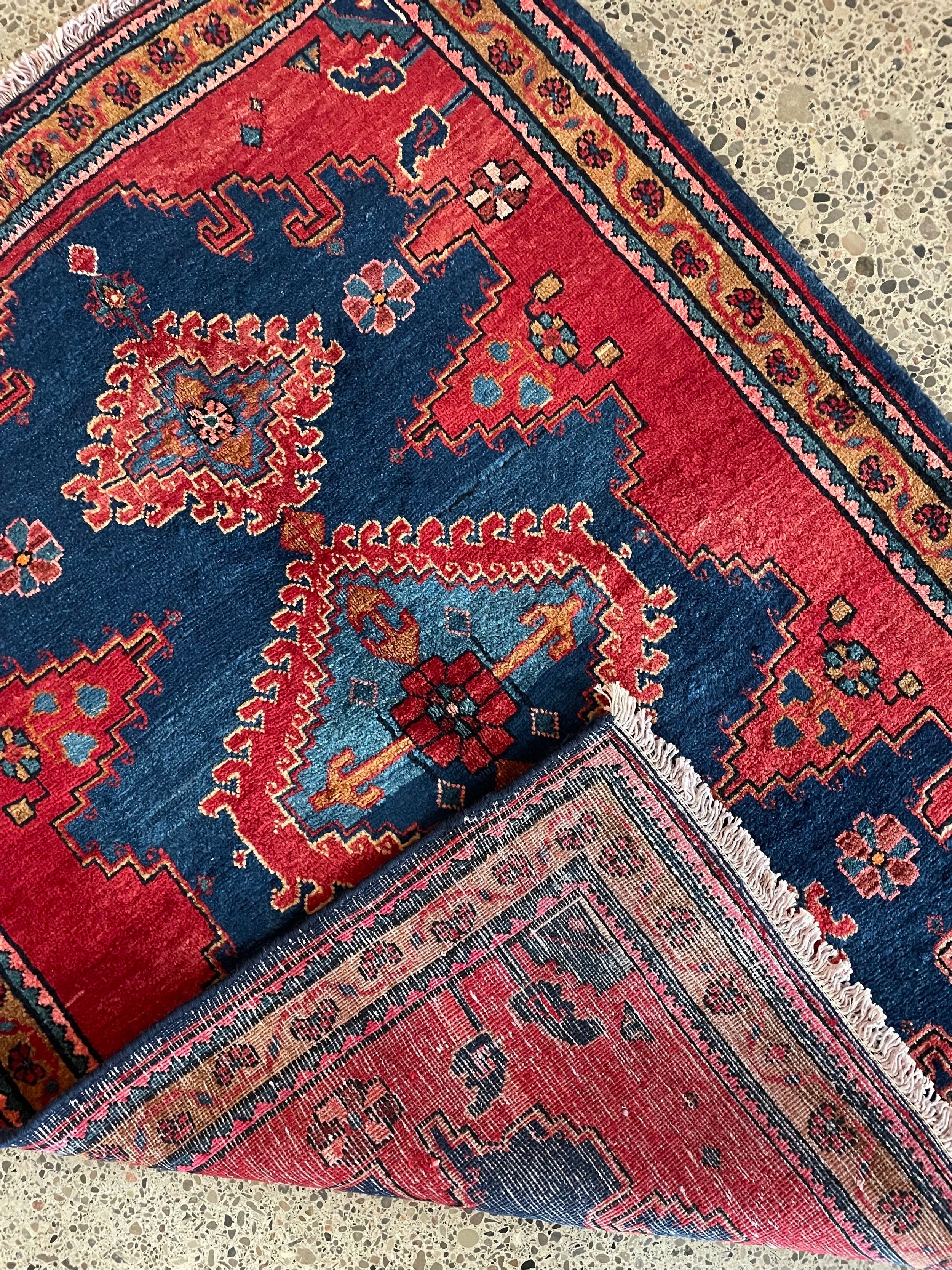 Viss Tribal Wool Rug (3'10" x 5'0")