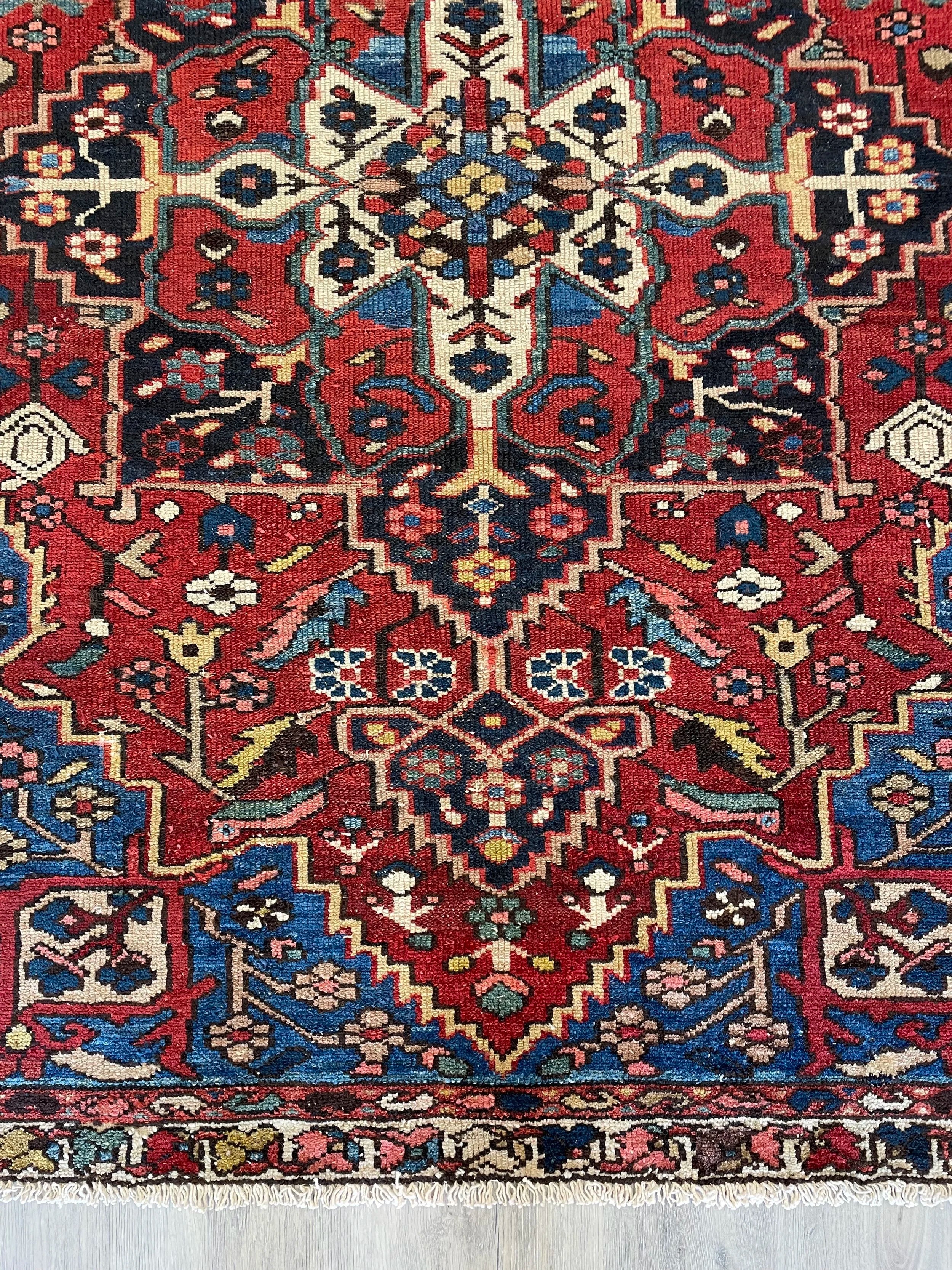 Bakhtiari Semi-Antique Wool Rug (4'1" x 6'3")