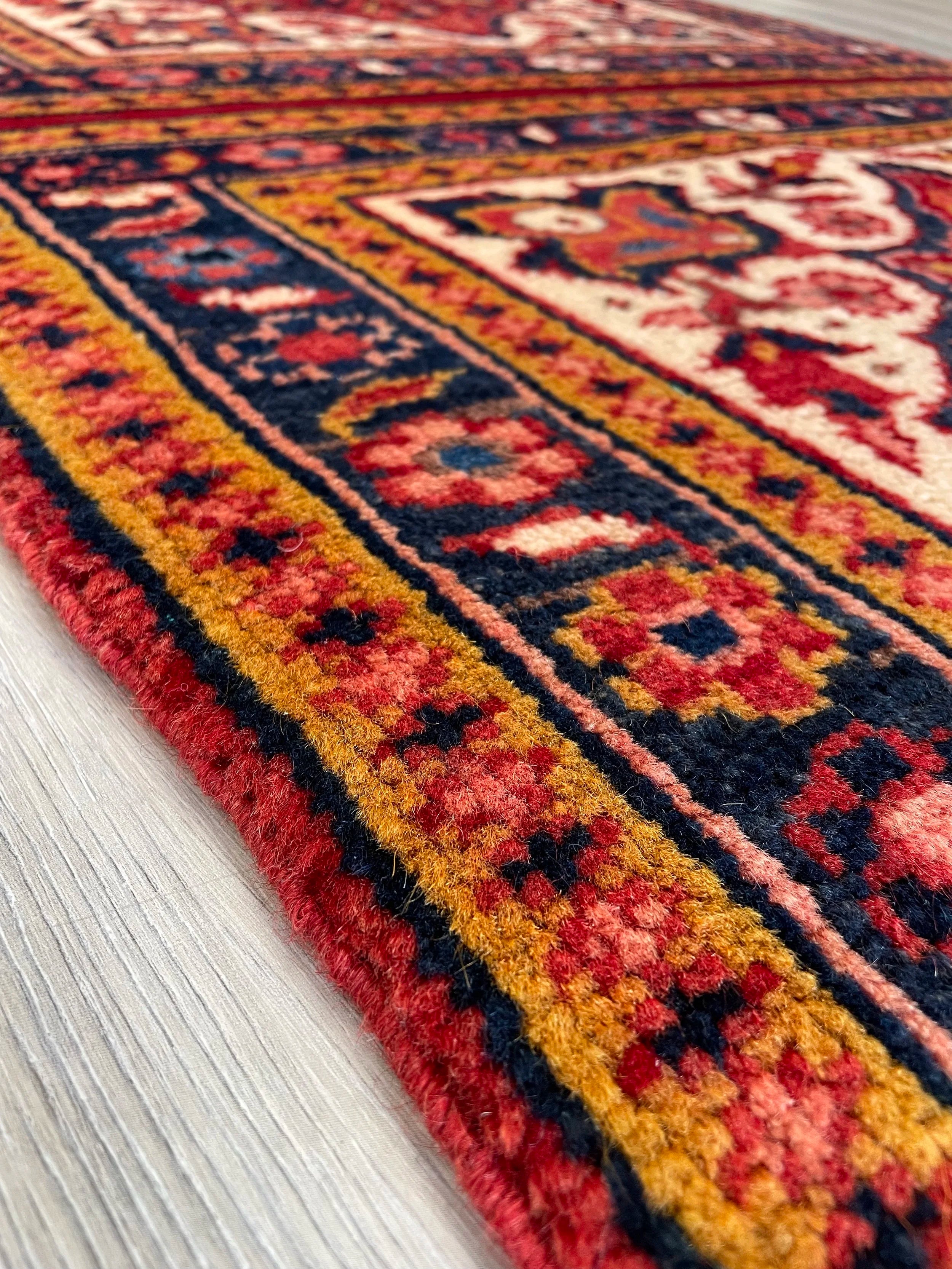 Heriz Wool Rug (2'9" x 6'10")