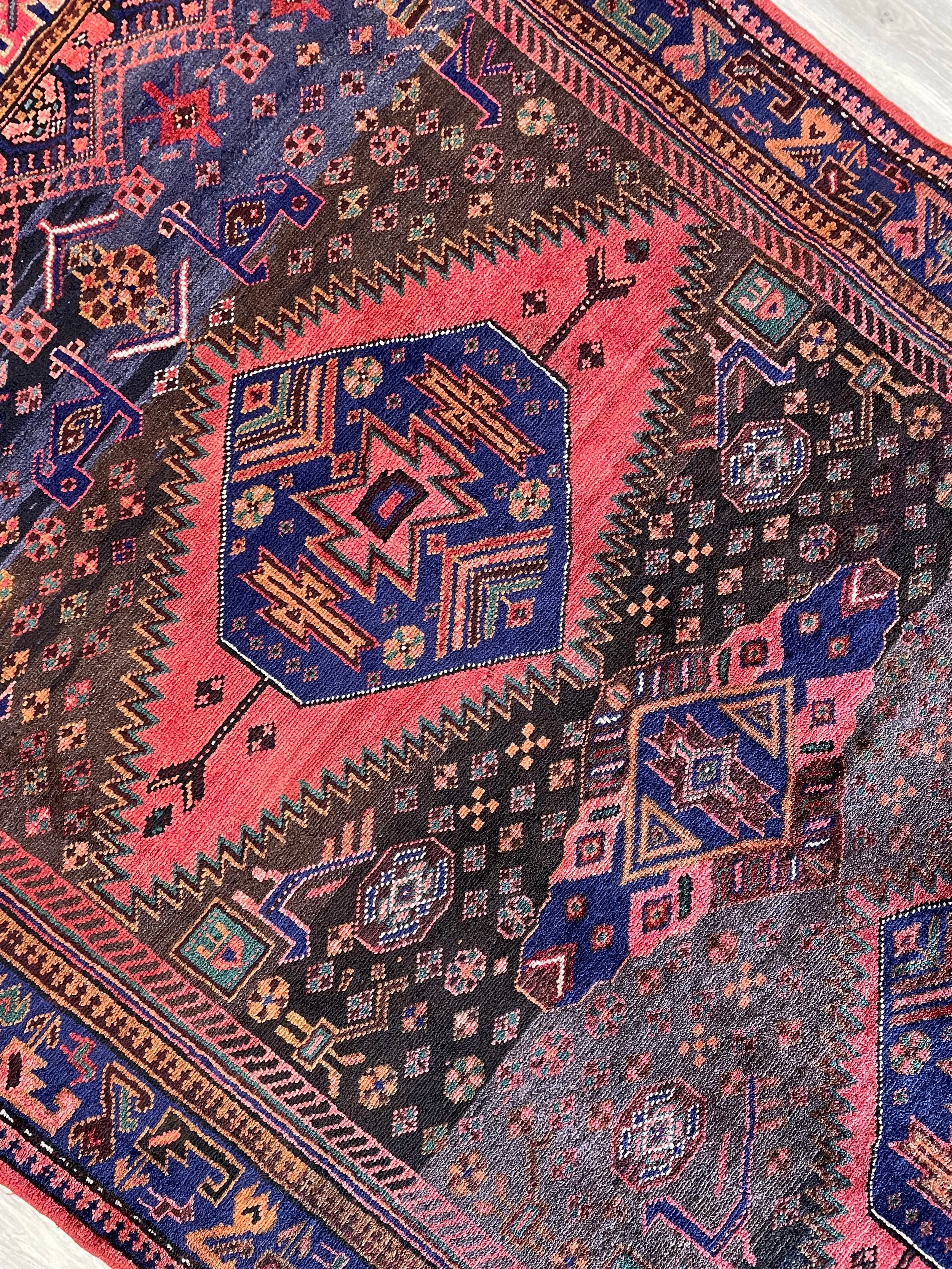 Zanjan Wool Rug (4'5" x 7'0")