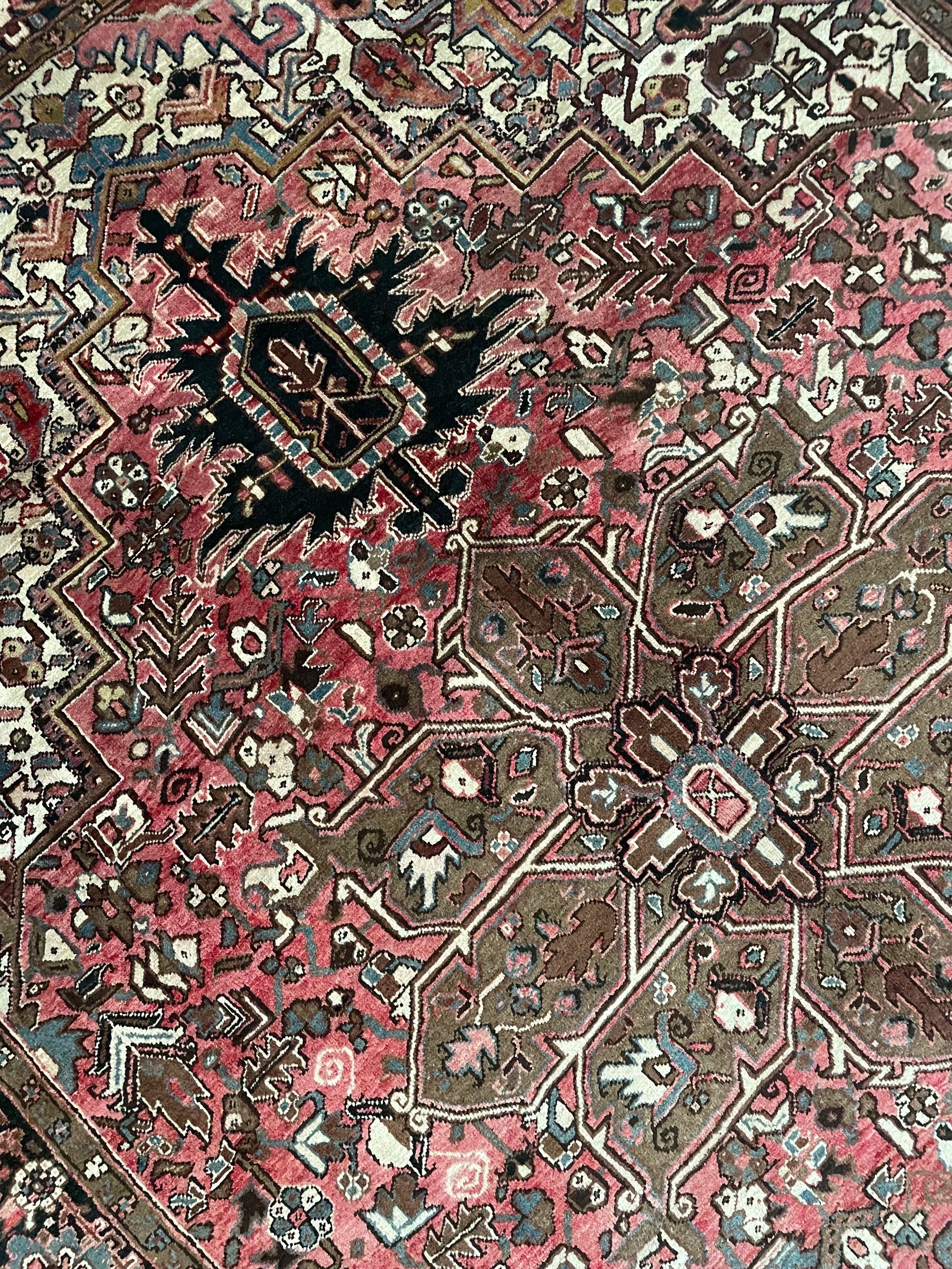 Heriz Wool Rug (7'11" x 10'6")
