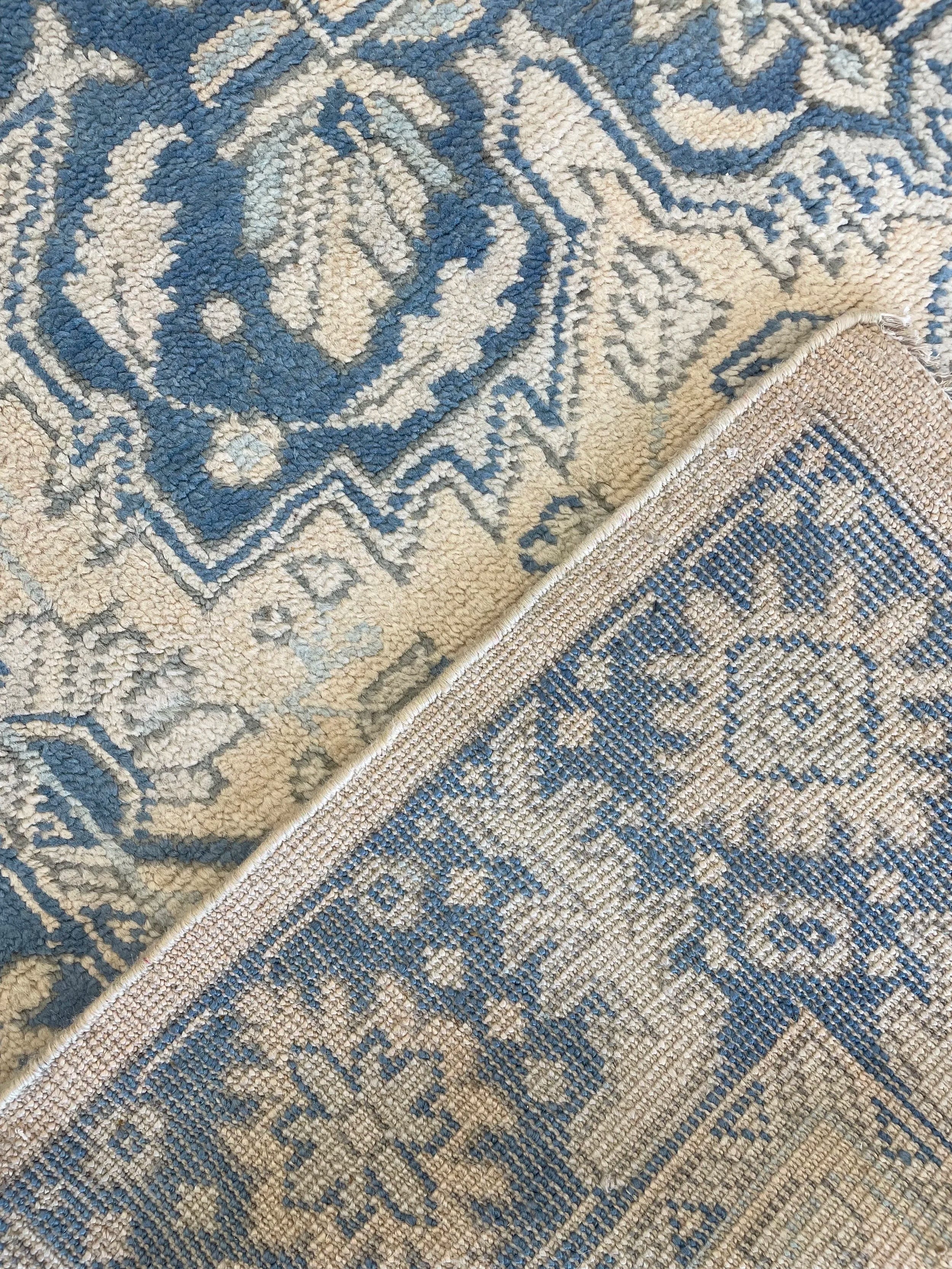 Heritage Collection Wool Rug (5’1” x 7’10”)
