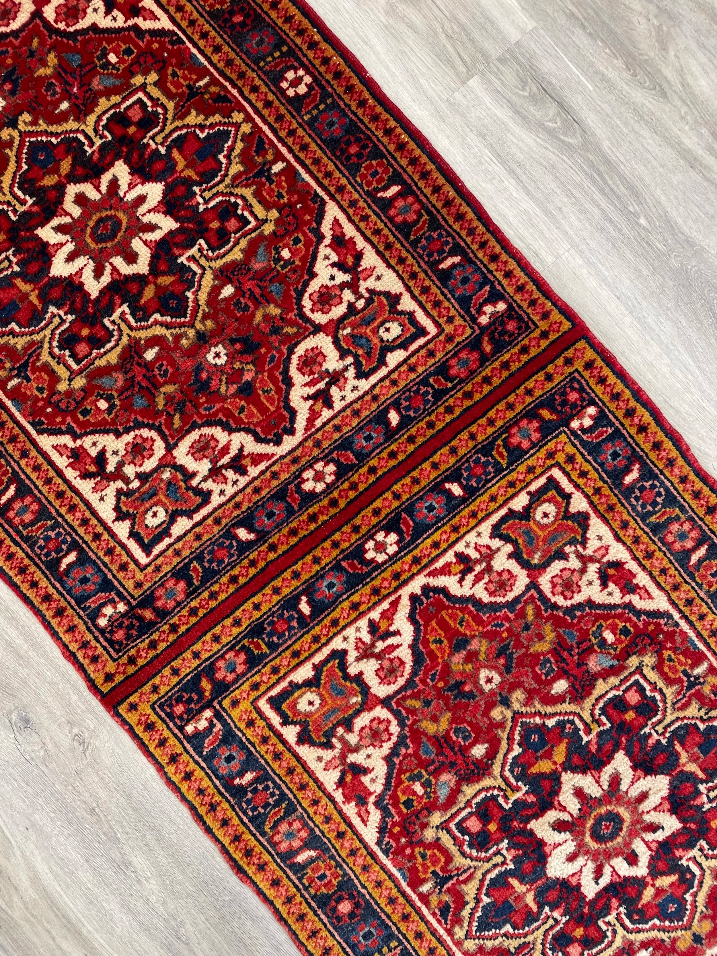 Heriz Wool Rug (2'9" x 6'10")