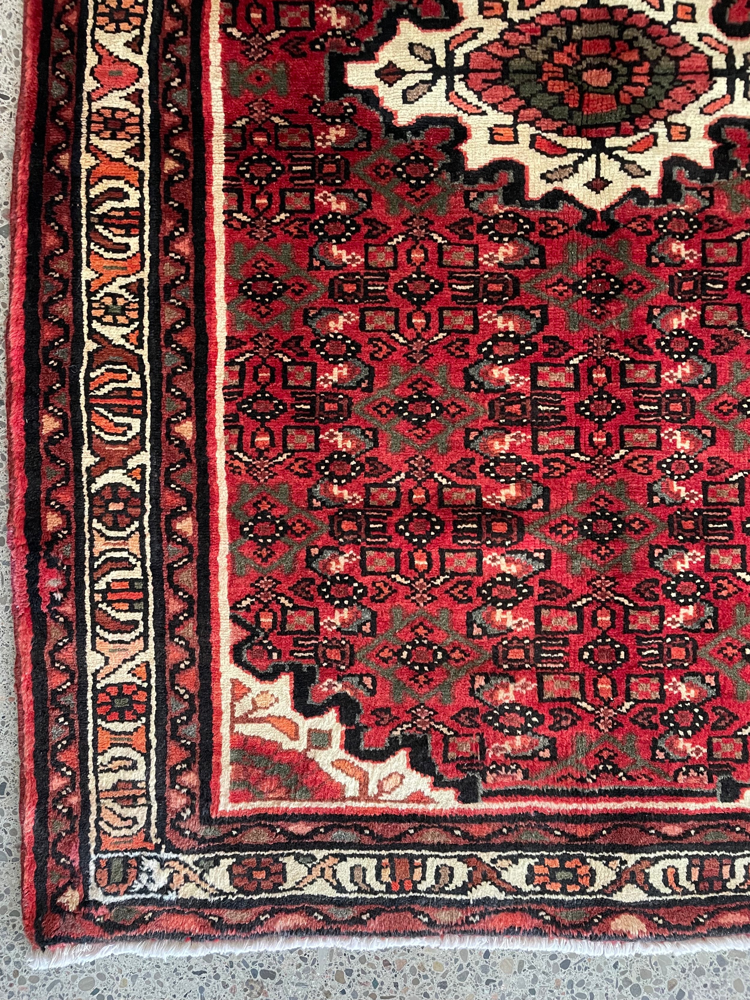Hosseinabad Wool Rug (3'6" x 5'4")