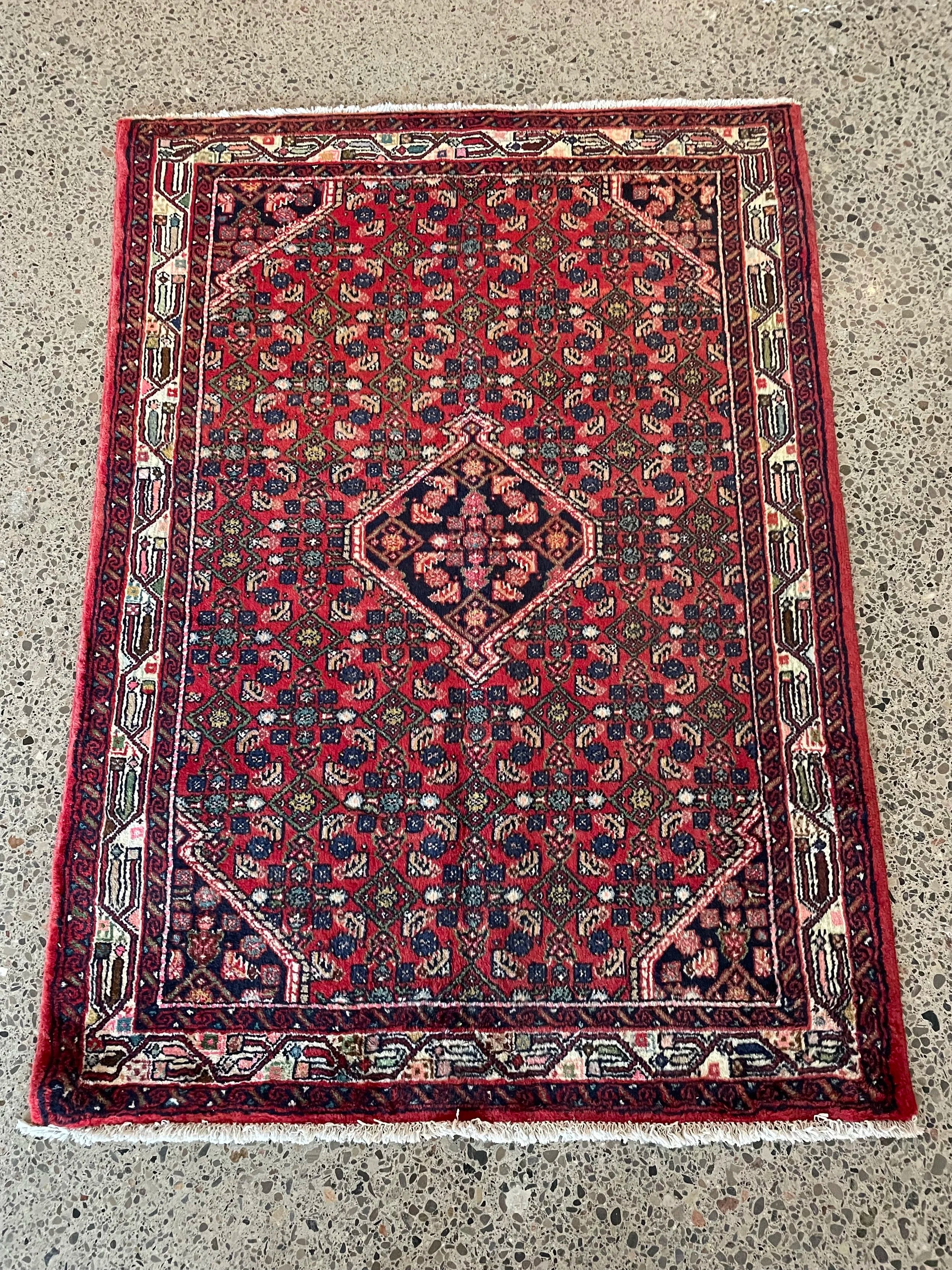 Hosseinabad Wool Rug (3'5" x 4'9")