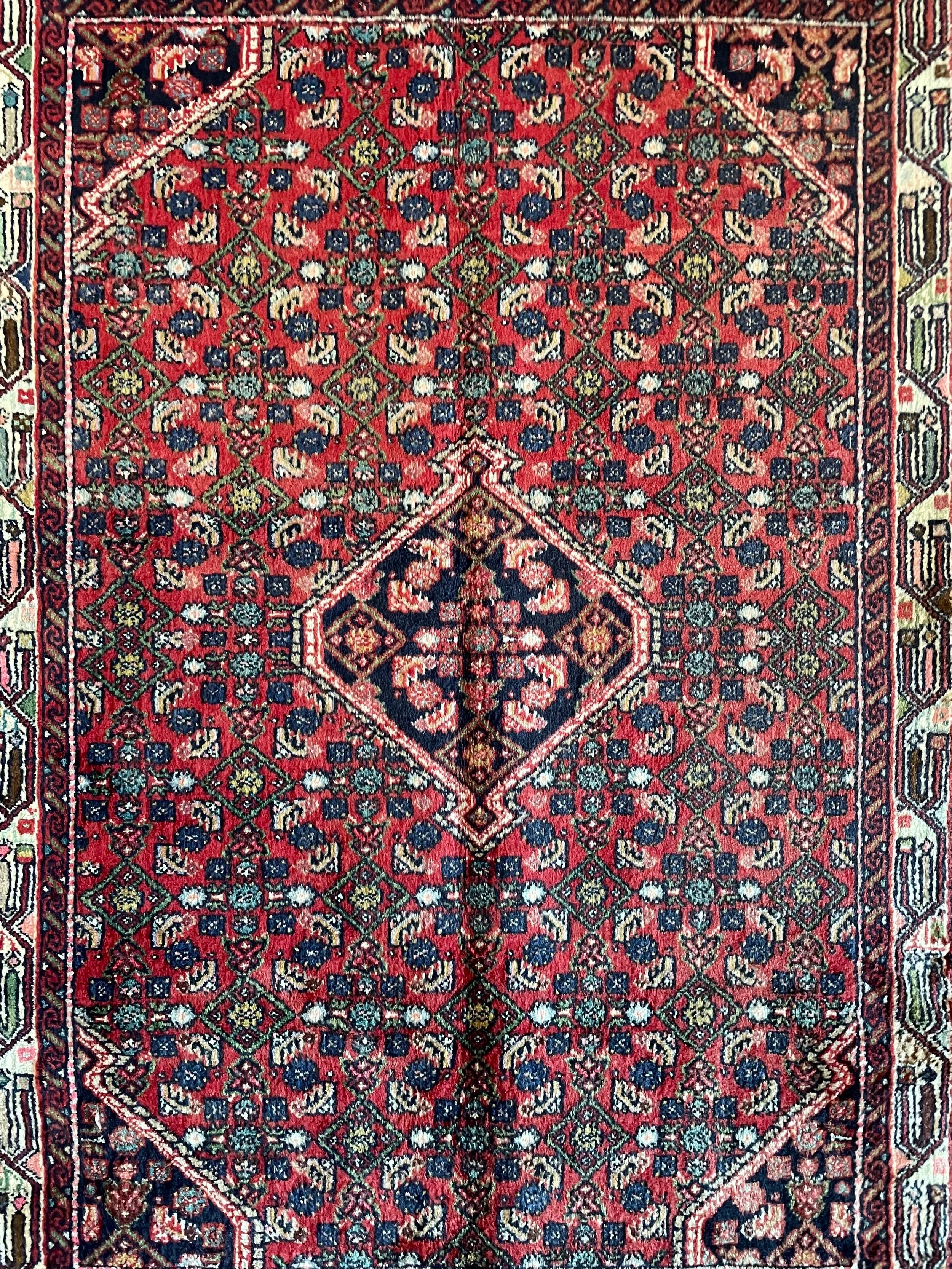 Hosseinabad Wool Rug (3'5" x 4'9")