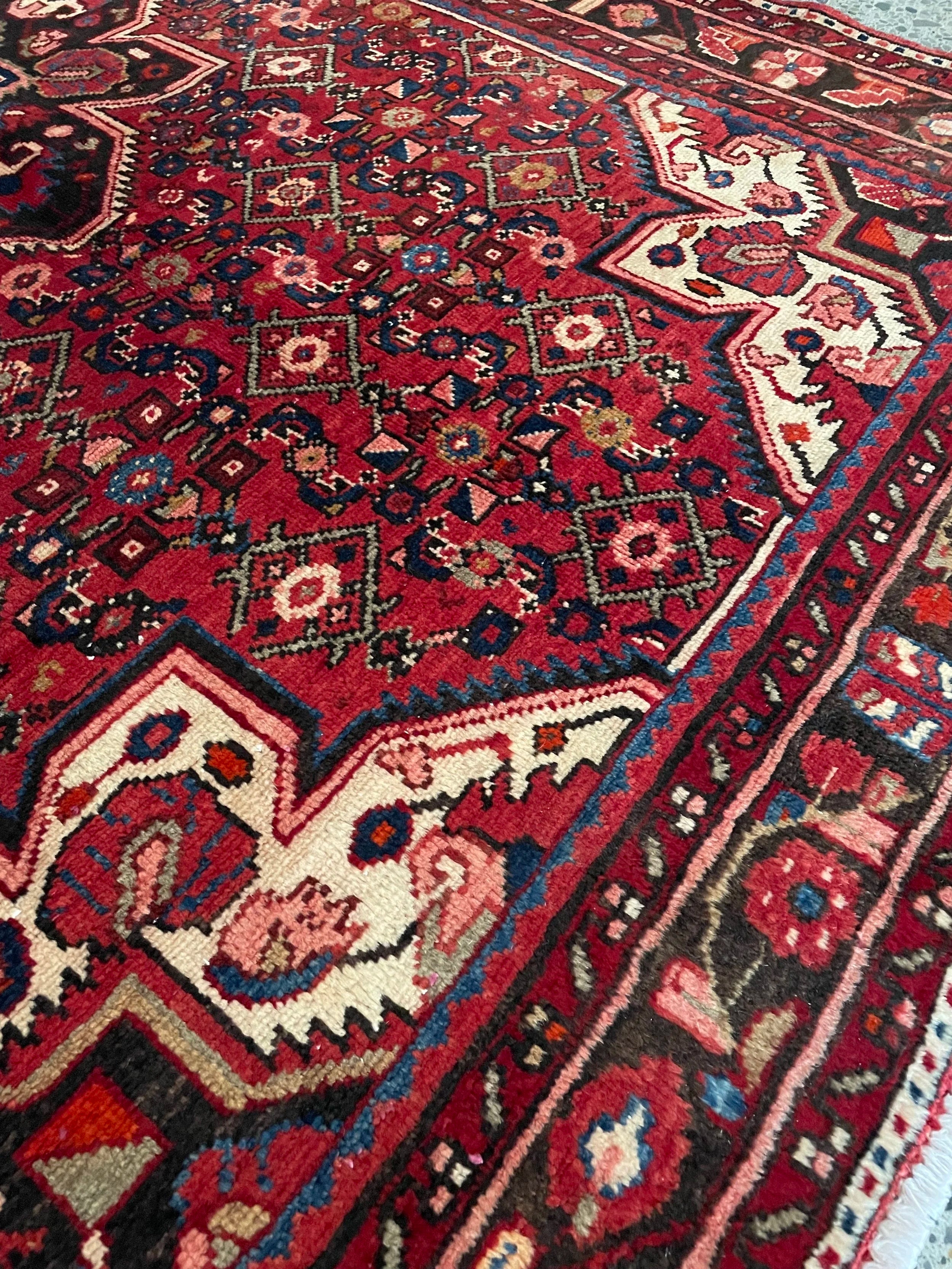Hosseinabad Wool Rug (4'9" x 7'3")
