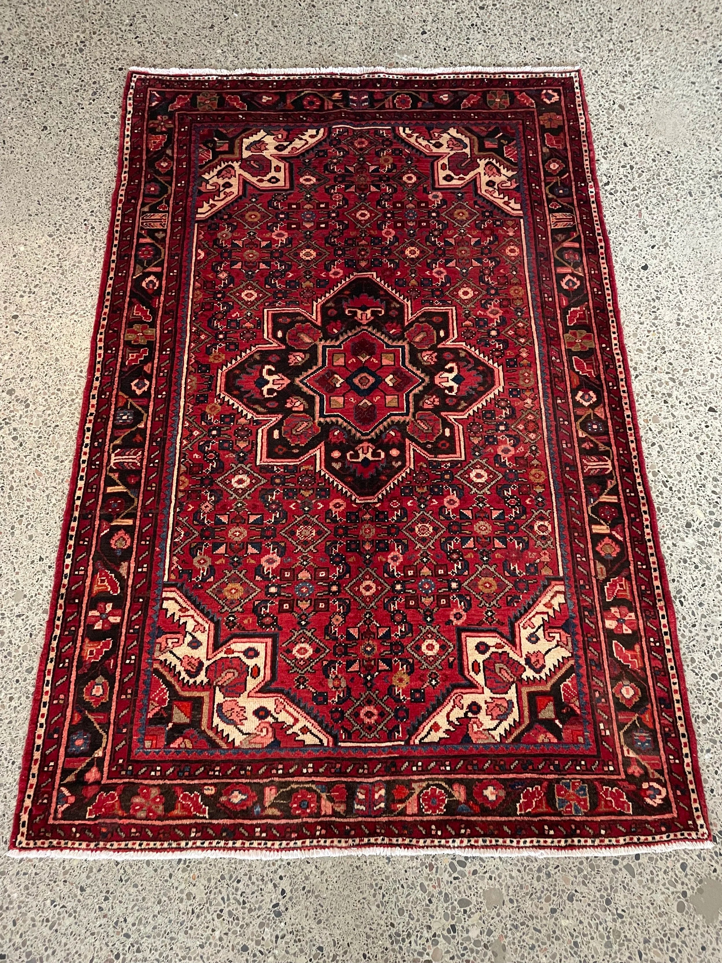 Hosseinabad Wool Rug (4'9" x 7'3")