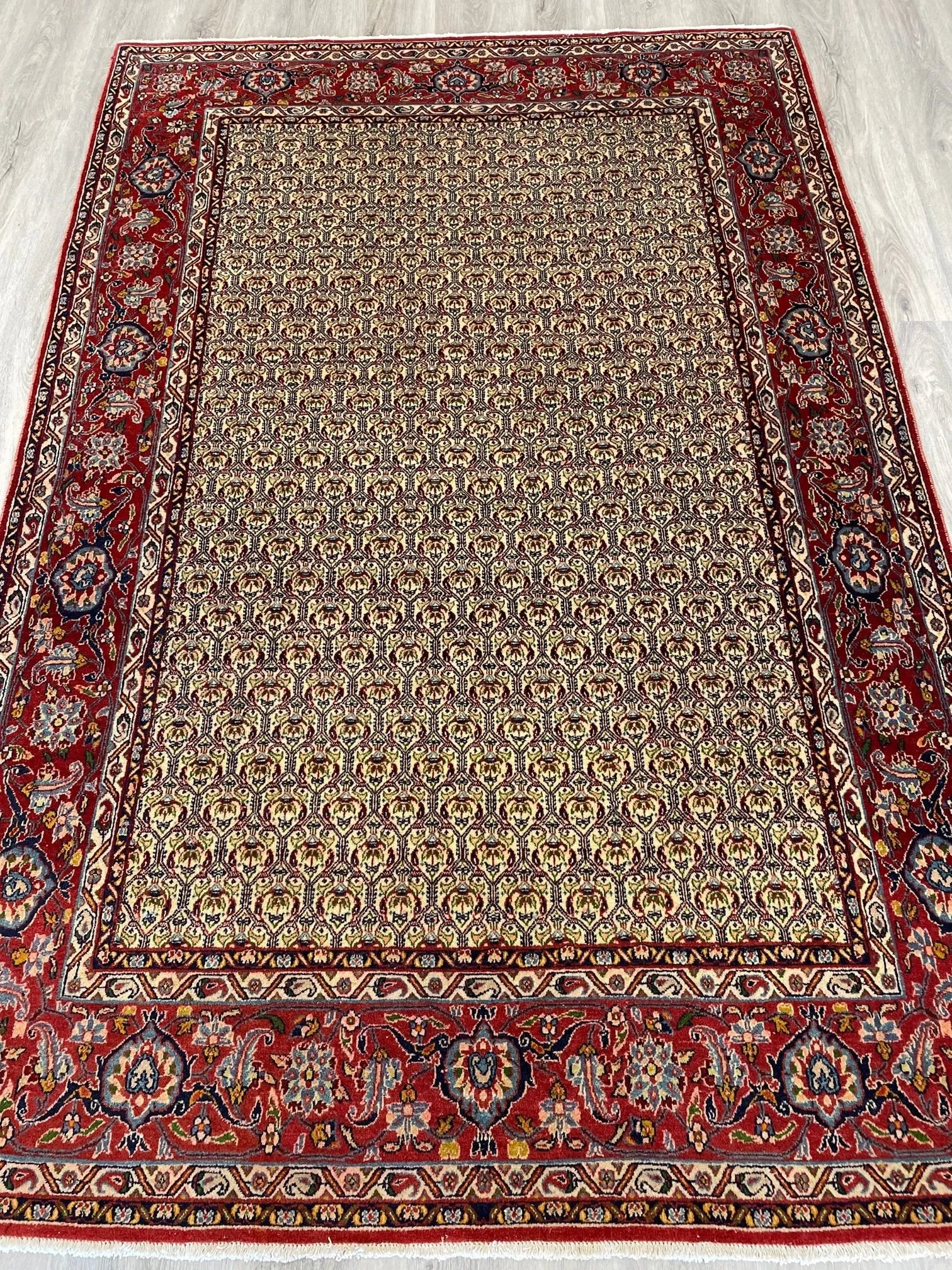 Isfahan Semi-Antique Wool Rug (4'8" x 7'3")