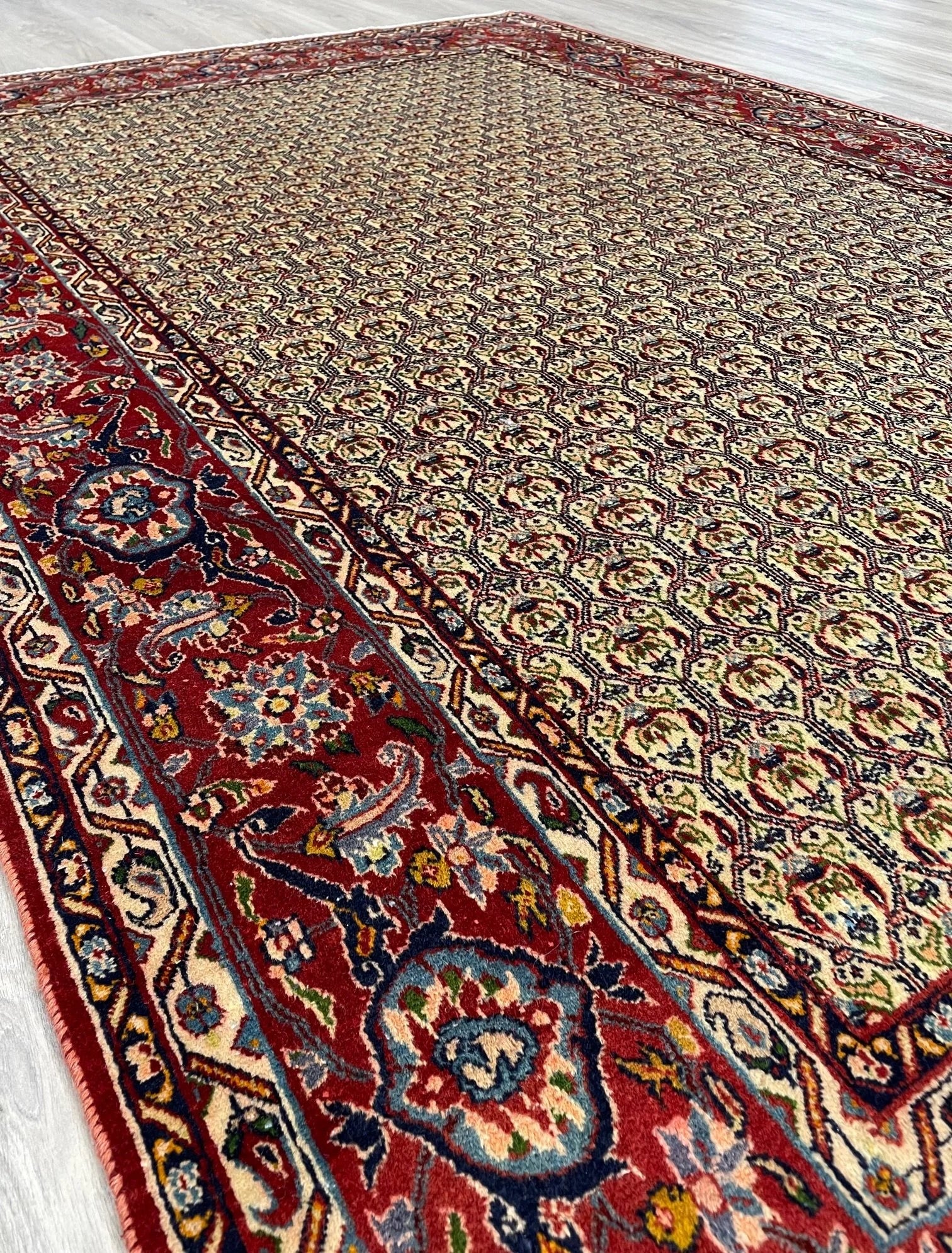 Isfahan Semi-Antique Wool Rug (4'8" x 7'3")
