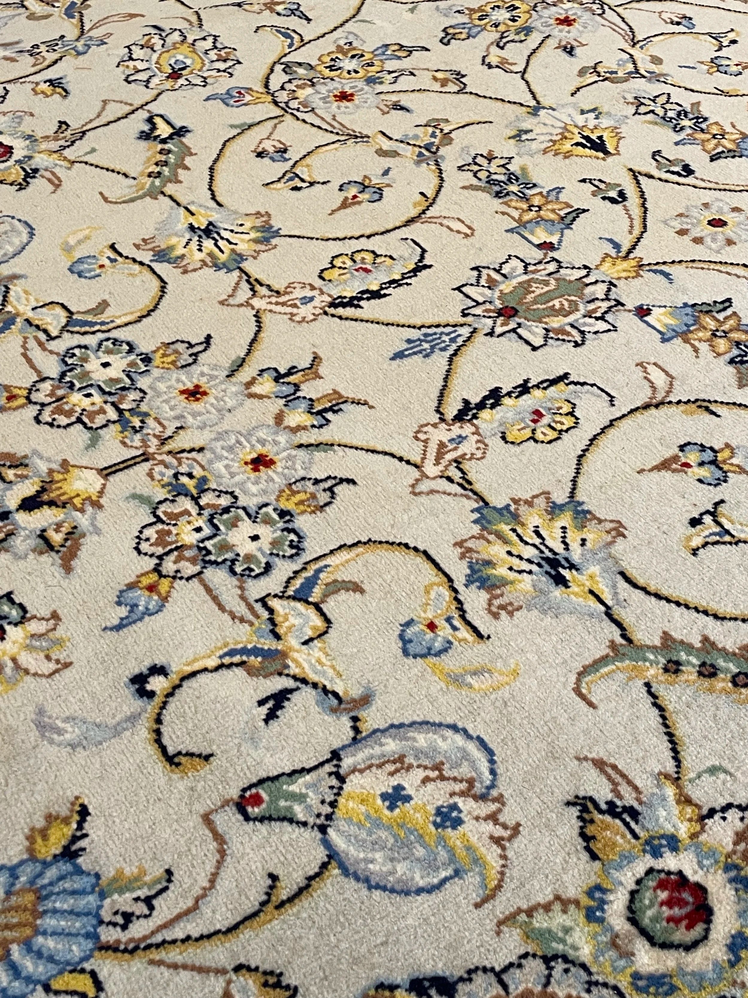 Kashan Wool Rug (6'6" x 9'8")