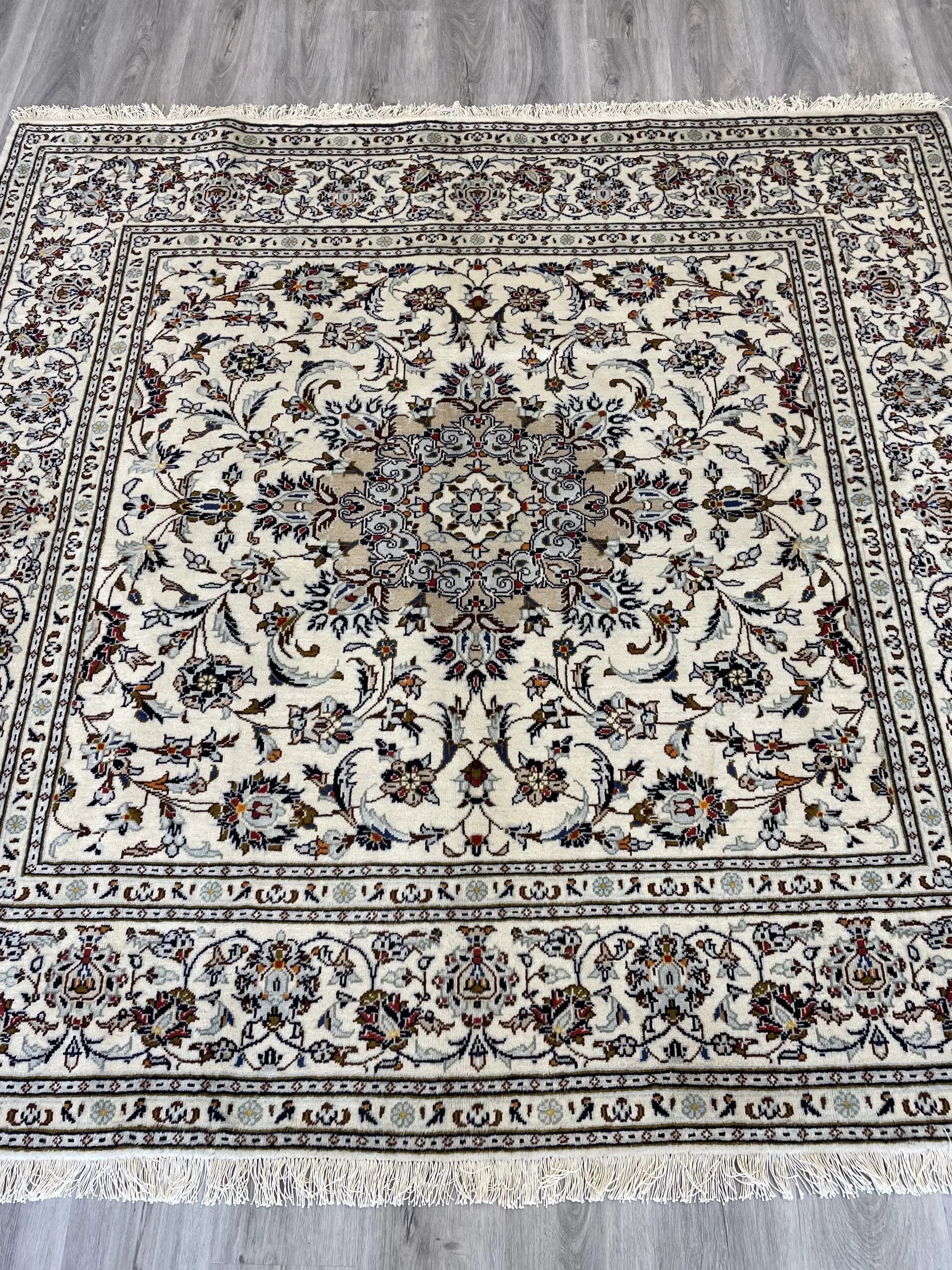 Kashan Square-Shaped Wool Rug (6'4" x 6'7")