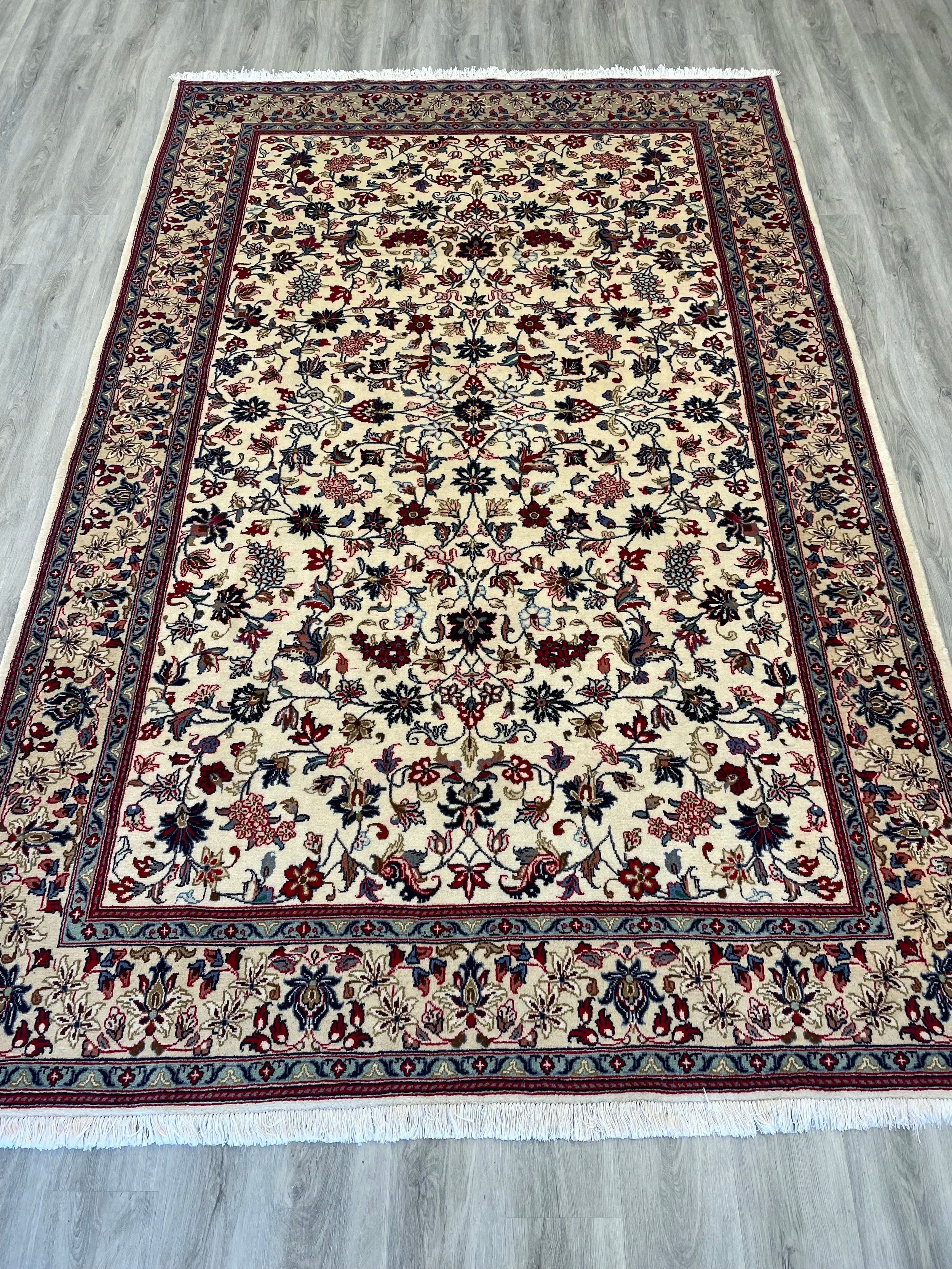 Kashan Vintage Wool Rug (6'6" x 9'11")