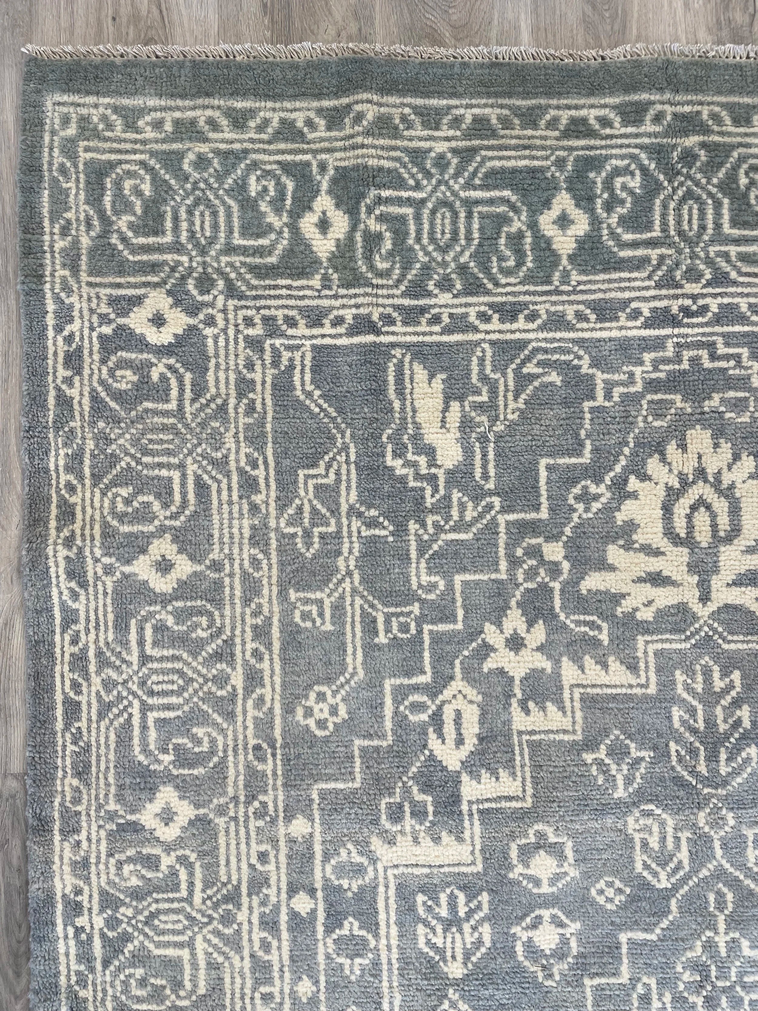 Heritage Collection Wool Rug (5’0” x 8’0”)