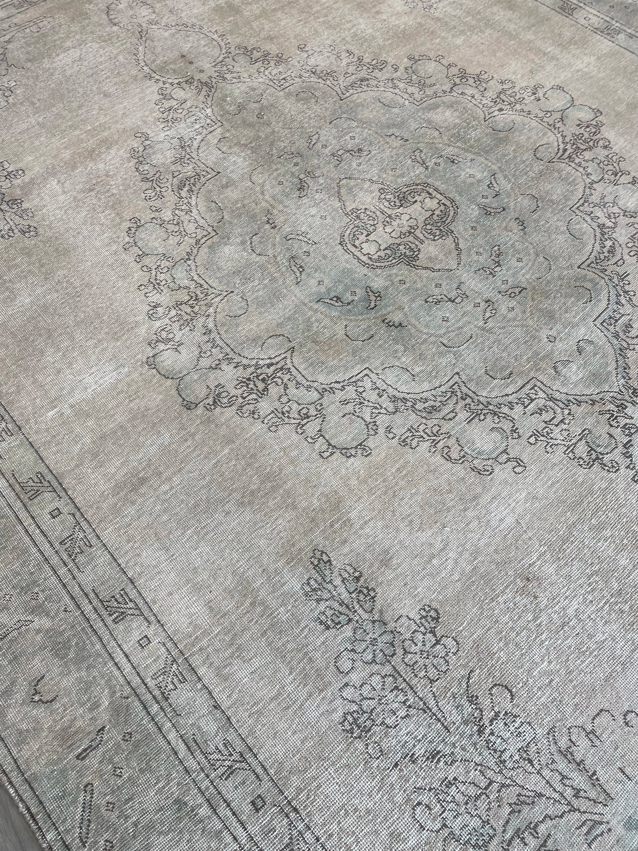 Muted Vintage Wool Rug (9'5" x 12'6")
