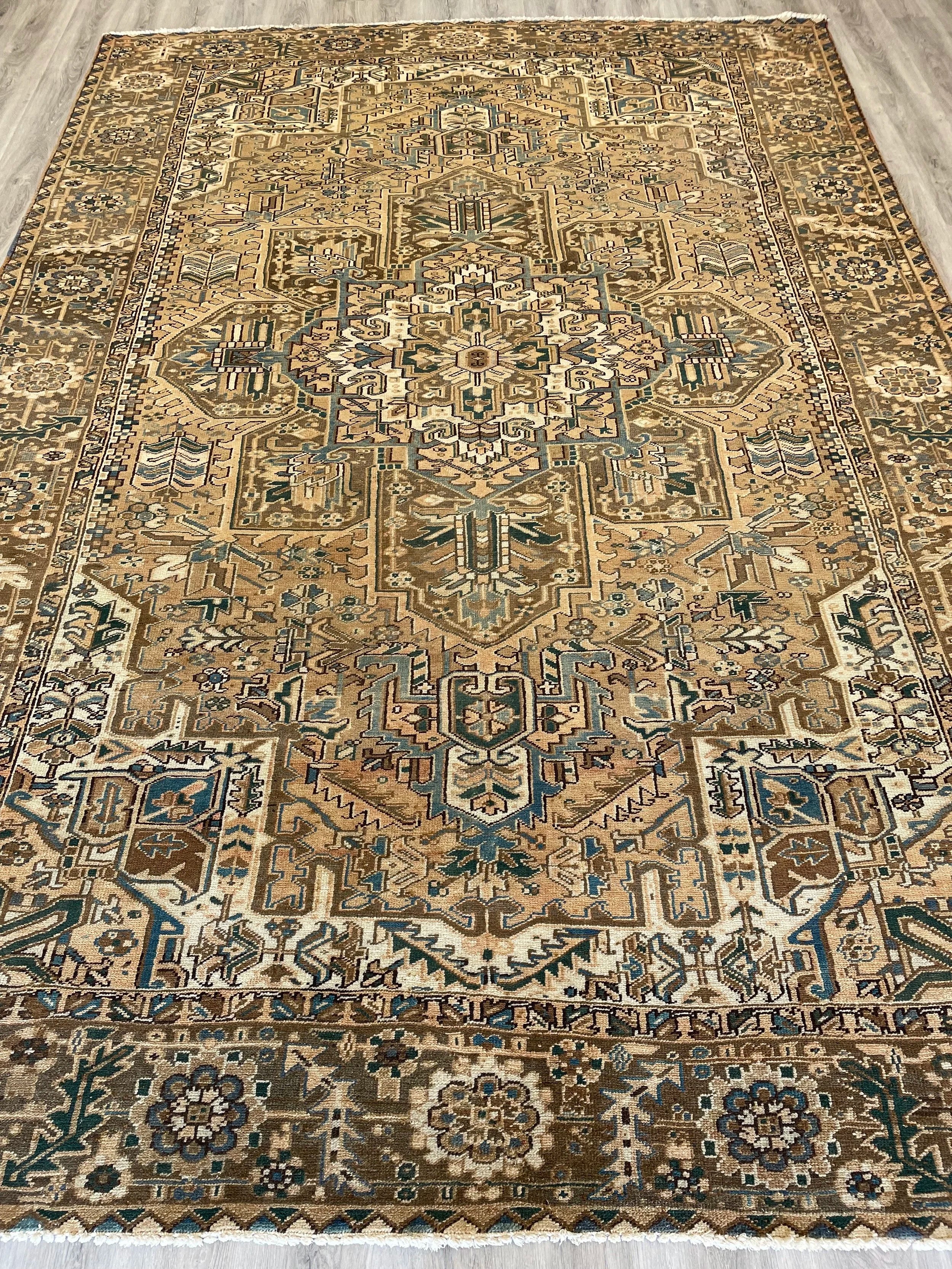 Heriz Vintage Wool Rug (8'0" x 11'10")