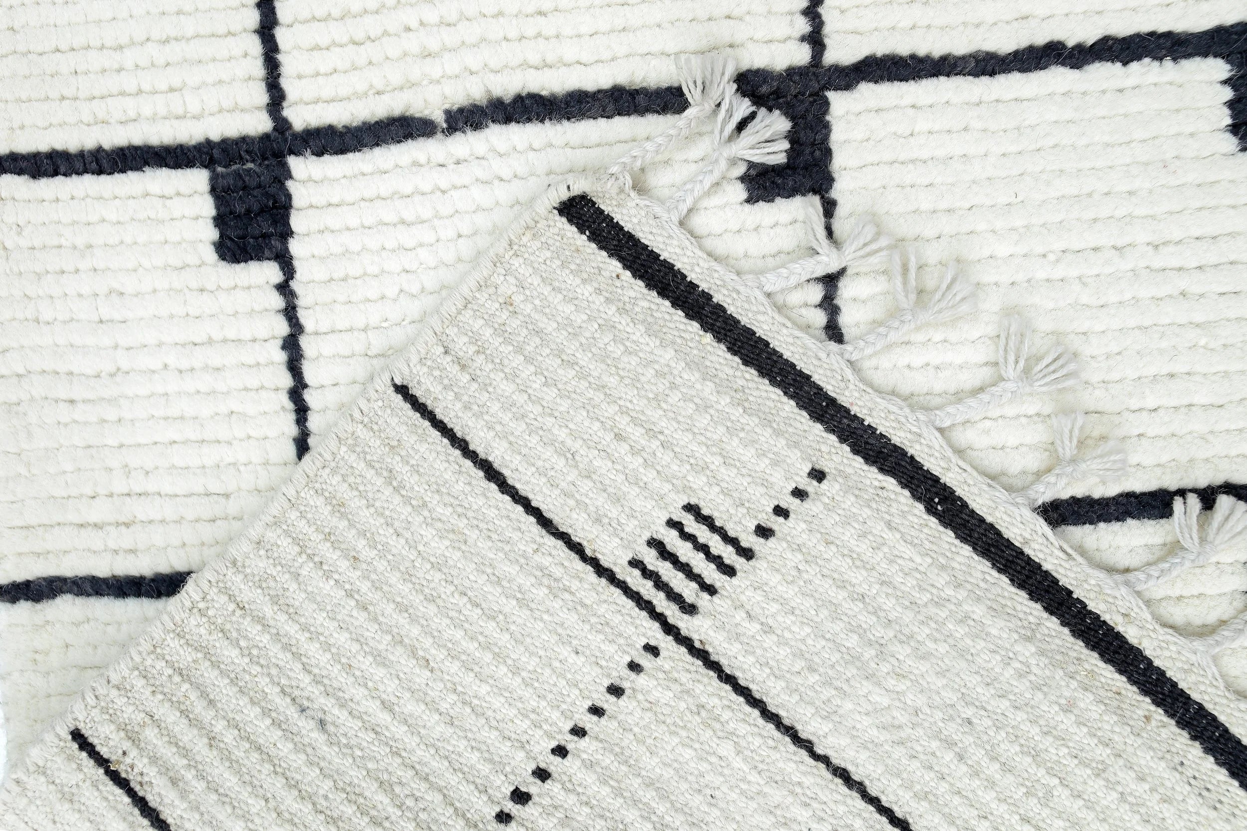 Contemporary Wool Runner Rug (2'5" x 16'9")
