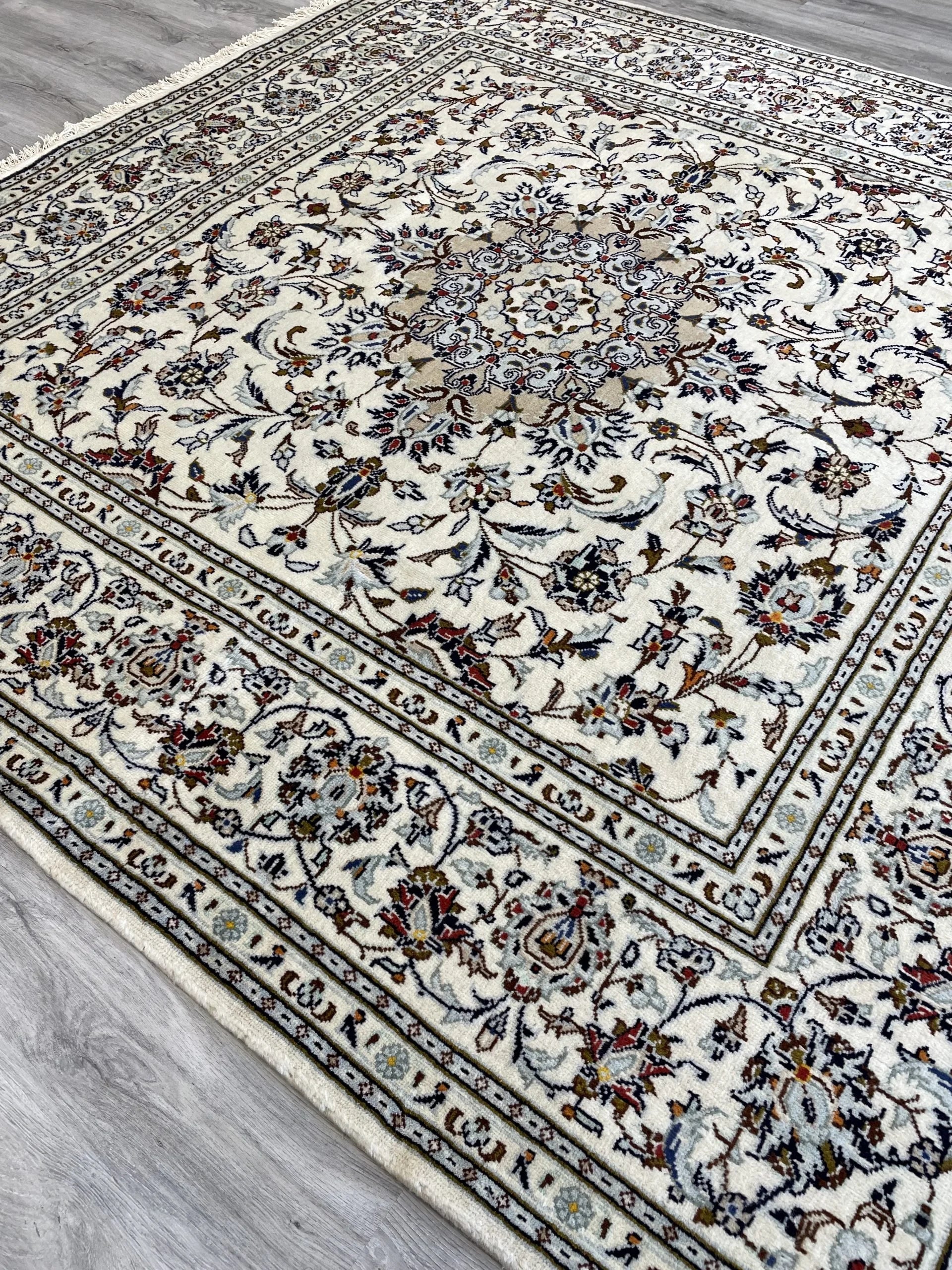 Kashan Square-Shaped Wool Rug (6'4" x 6'7")