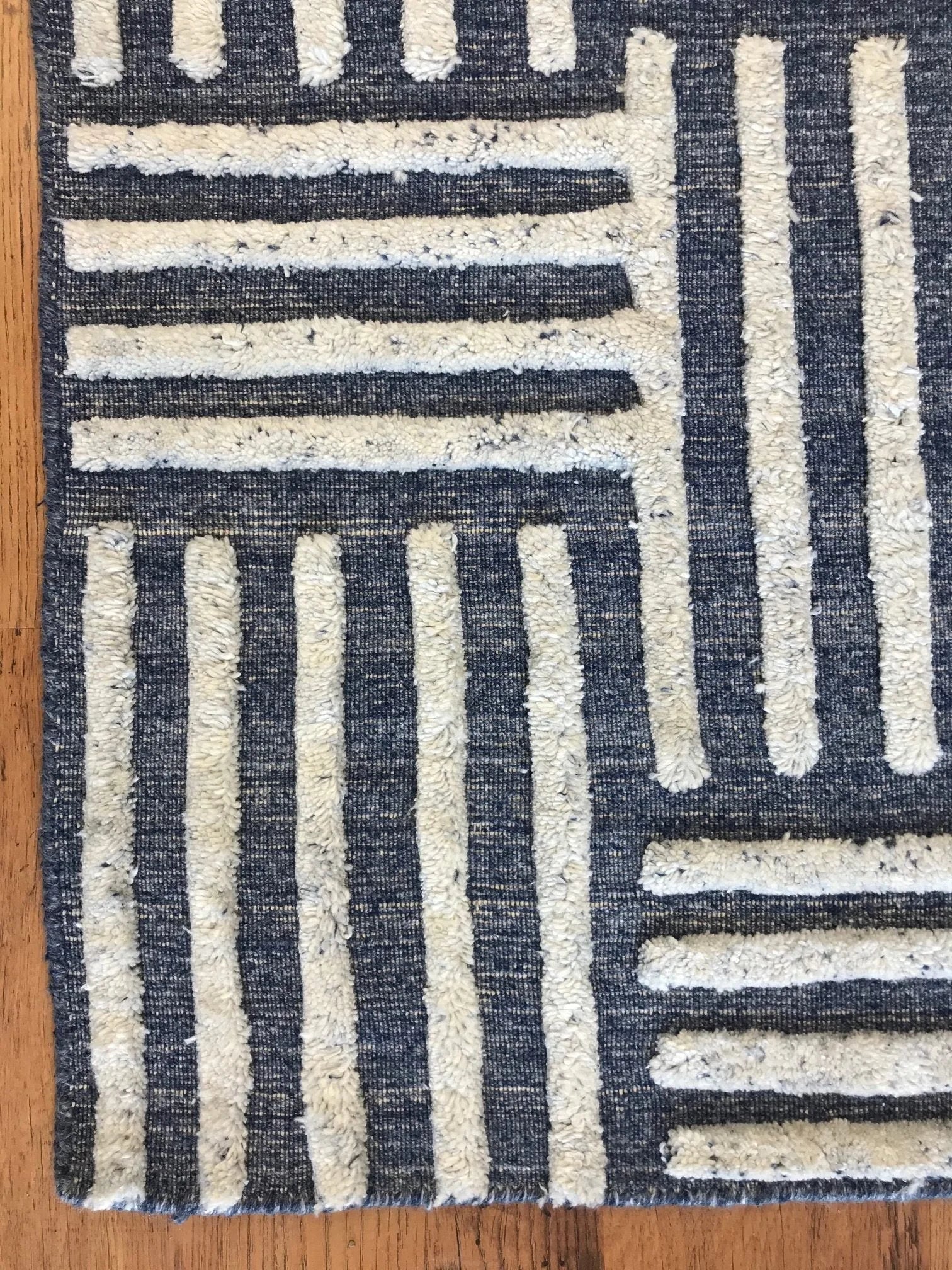 Village Collection Modern Rug (8'3" x 9'10")