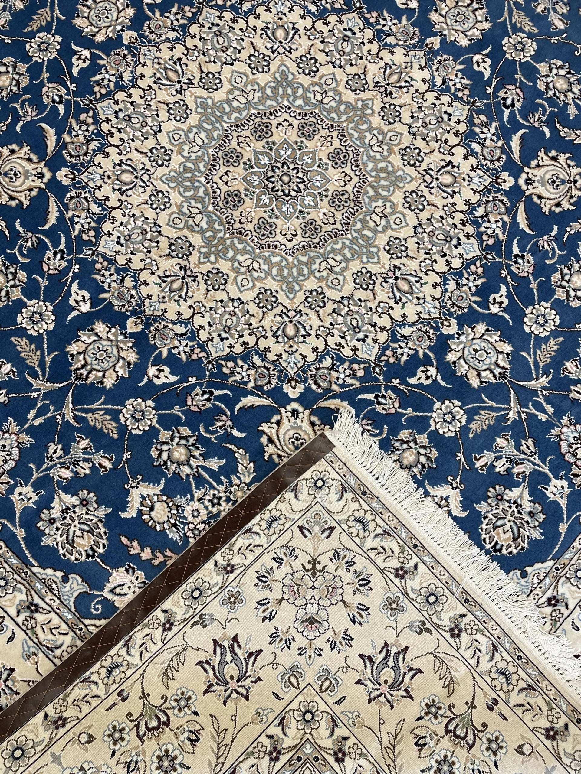 Naeen Wool & Silk Rug (8'3" x 8'3")