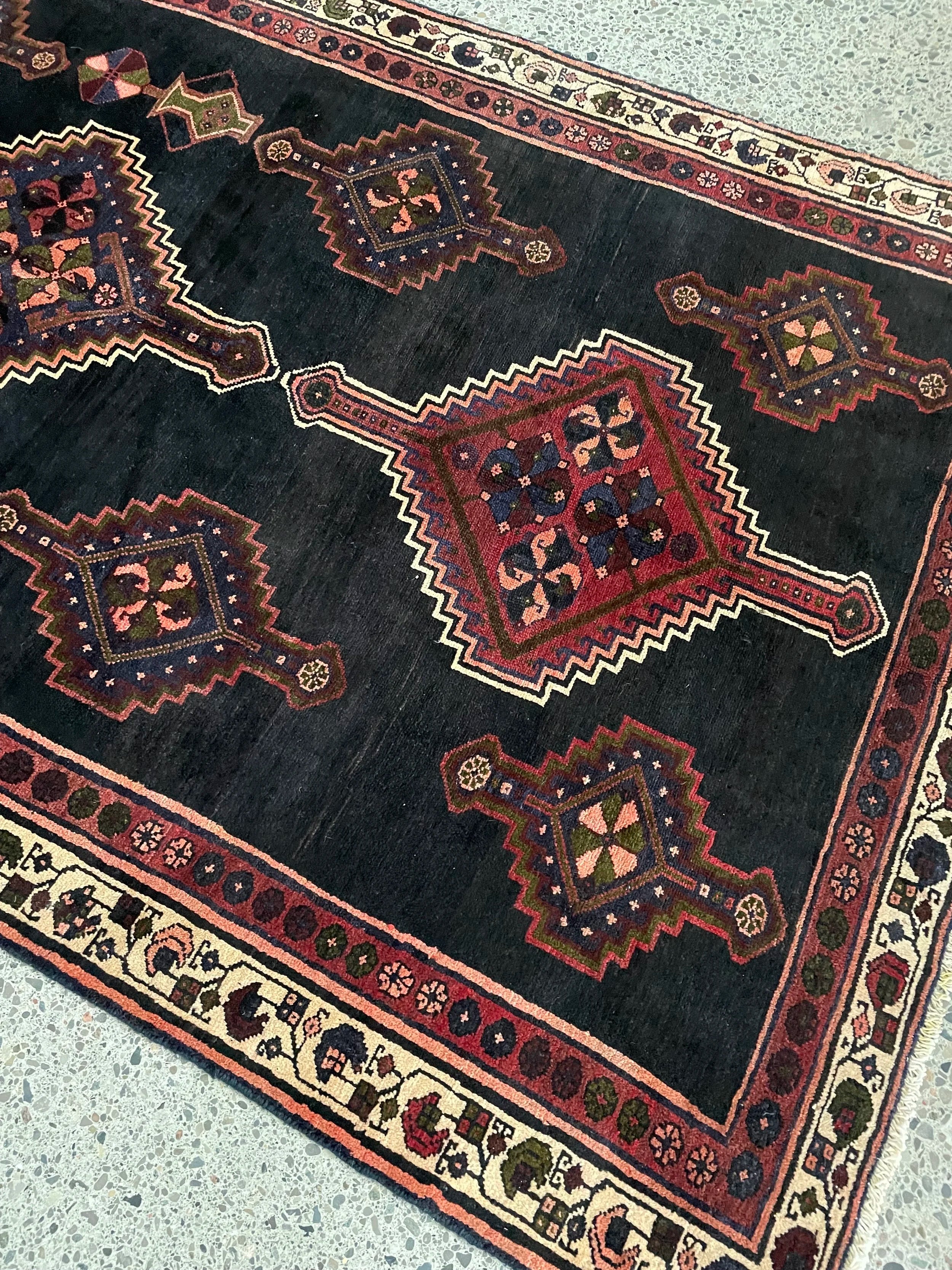 Lori Semi-Antique Rug (4'4" x 8'5")