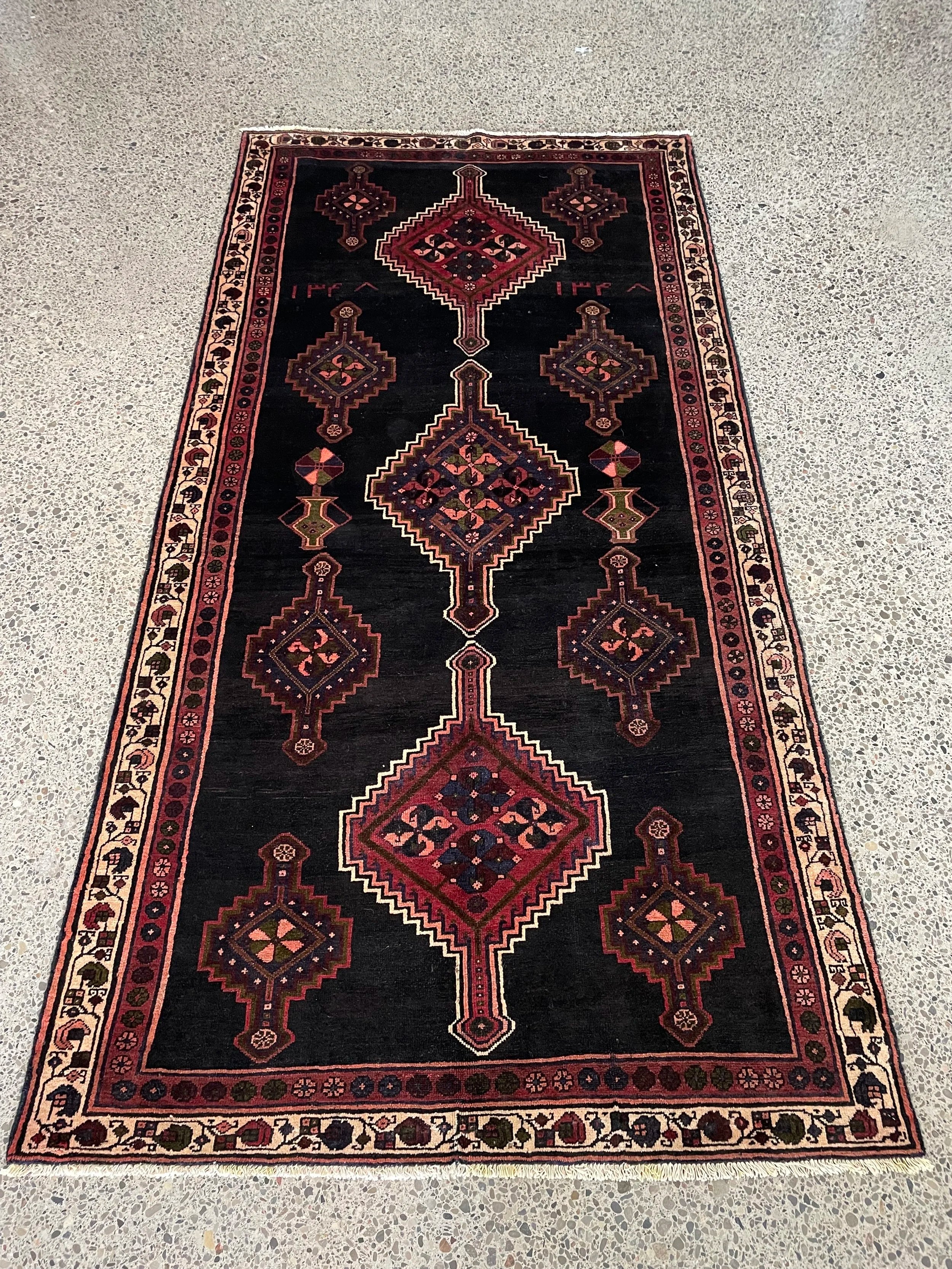 Lori Semi-Antique Rug (4'4" x 8'5")