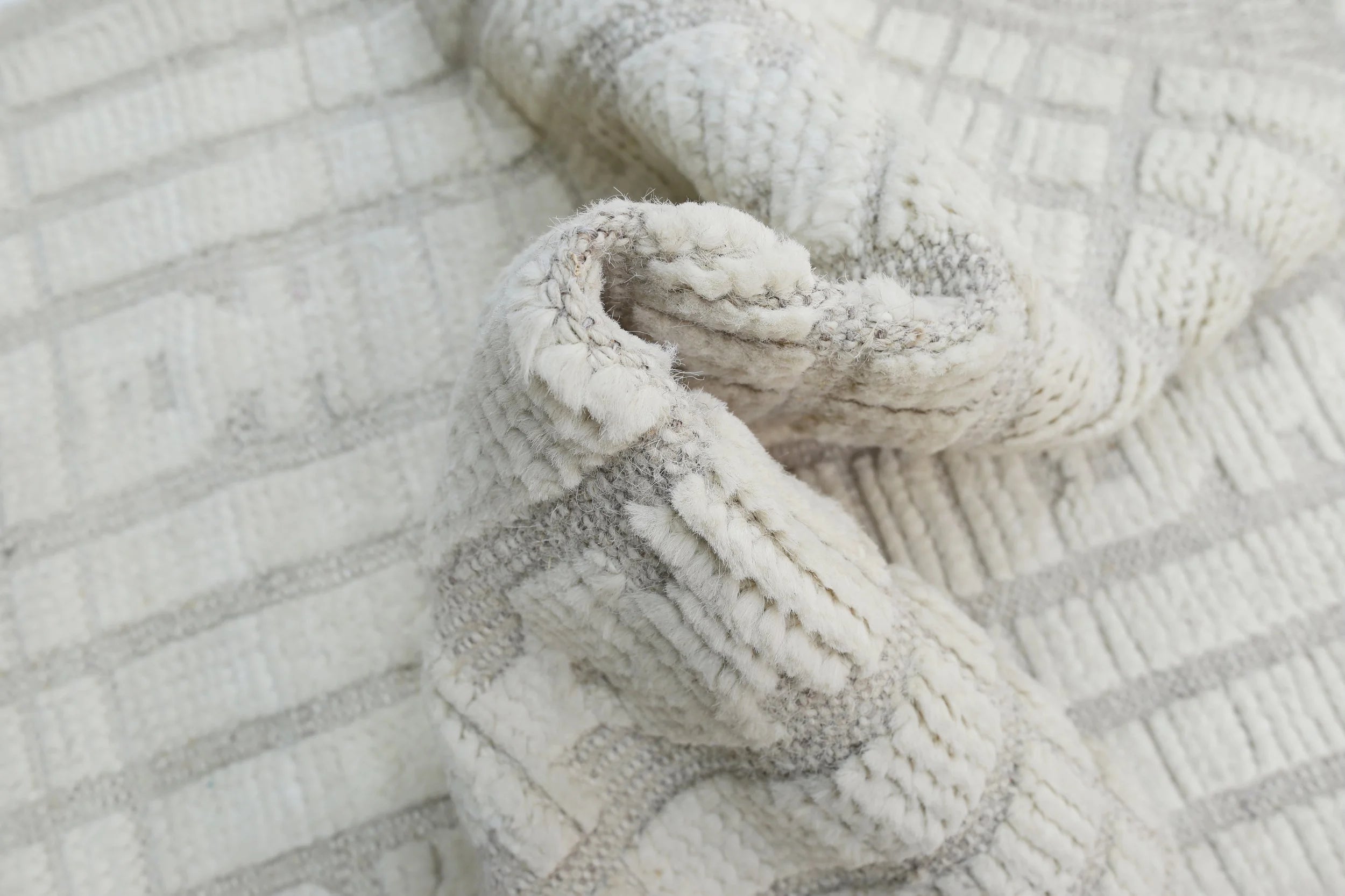 Neutral Modern Rug Runner (2'6" x 11'9")