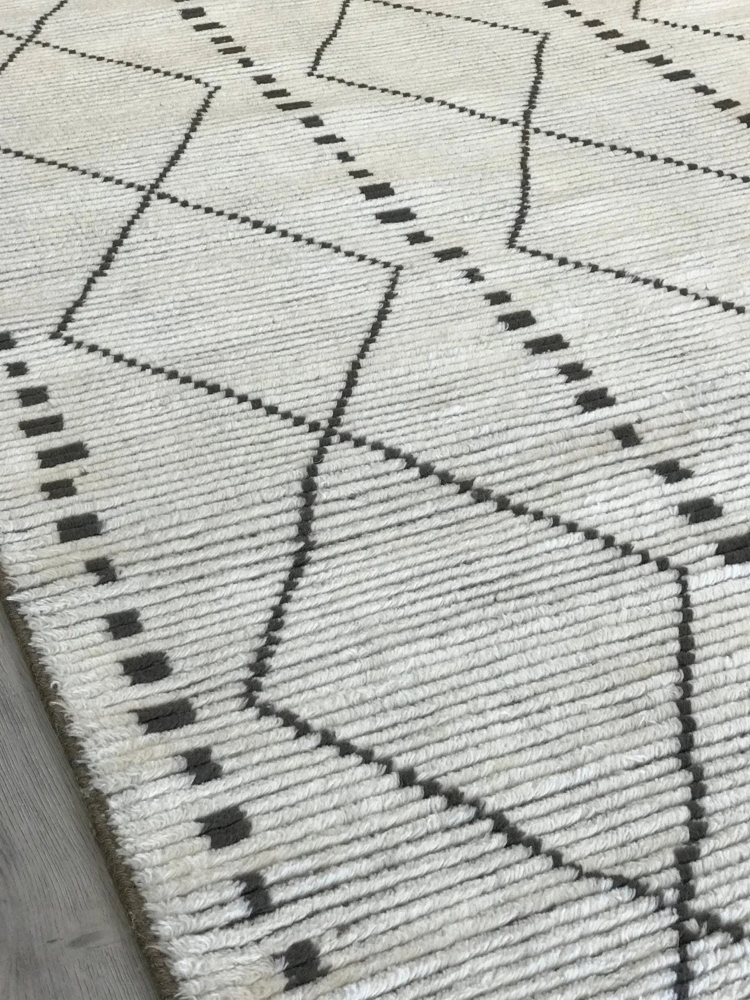 Moroccan Design Wool Rug (8'9" x 11'6")