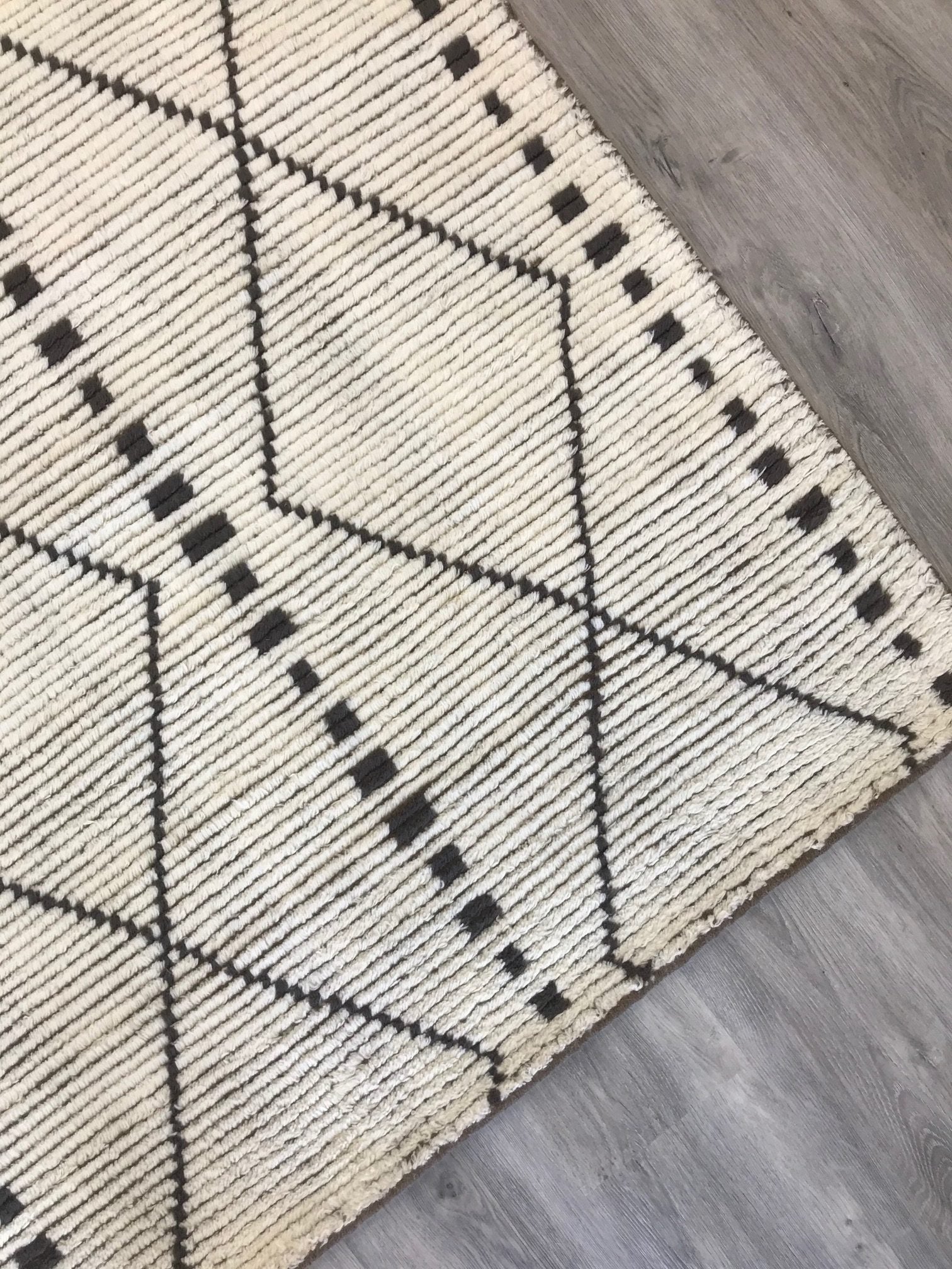 Moroccan Design Wool Rug (8'9" x 11'6")