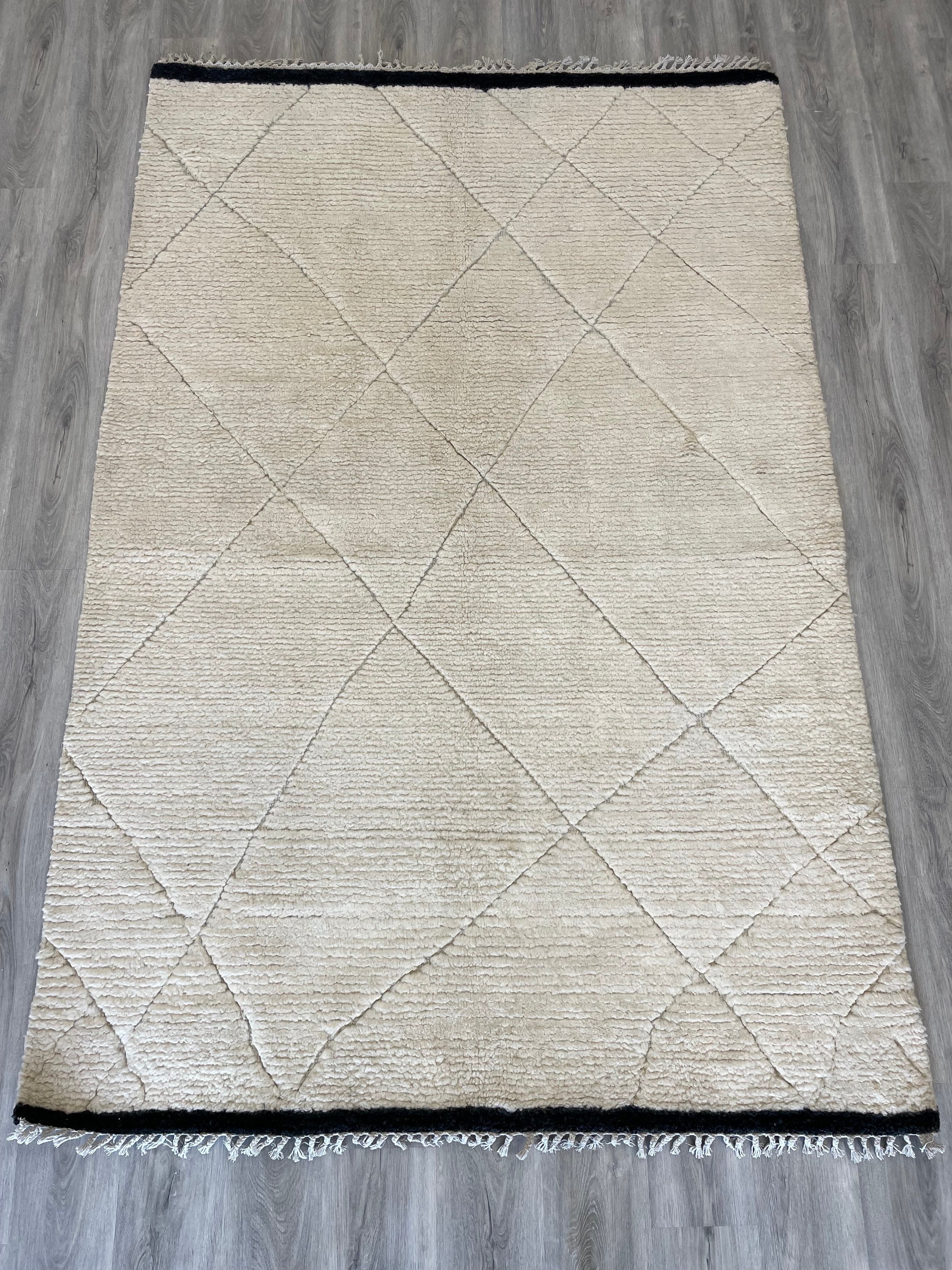 Nomad Collection Neutral Wool Rug (5x8)