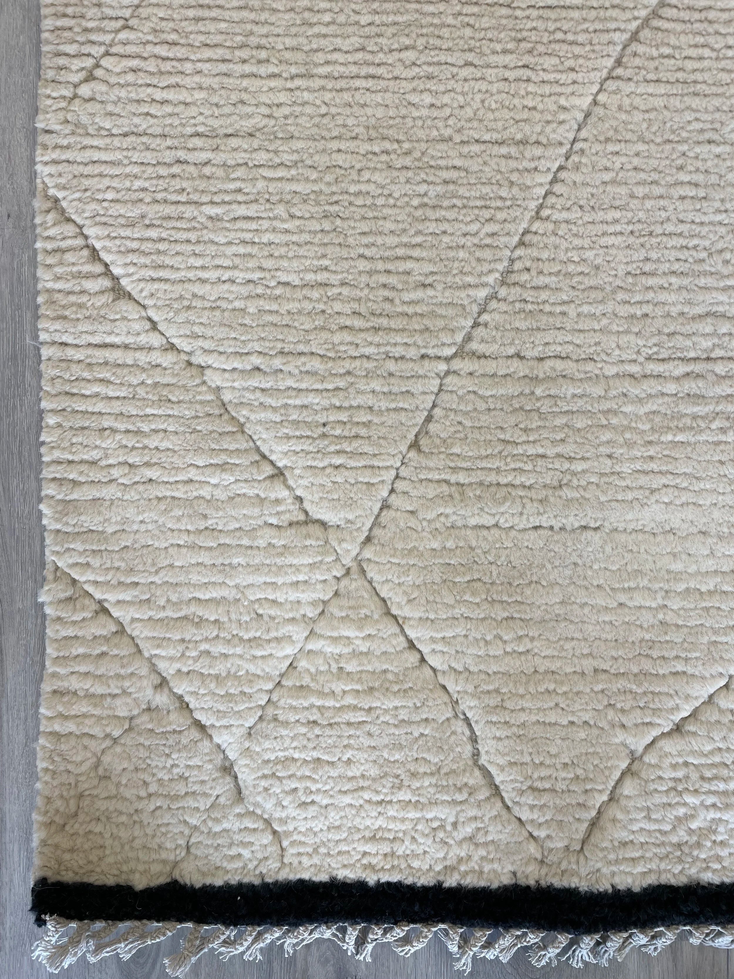 Nomad Collection Neutral Wool Rug (5x8)
