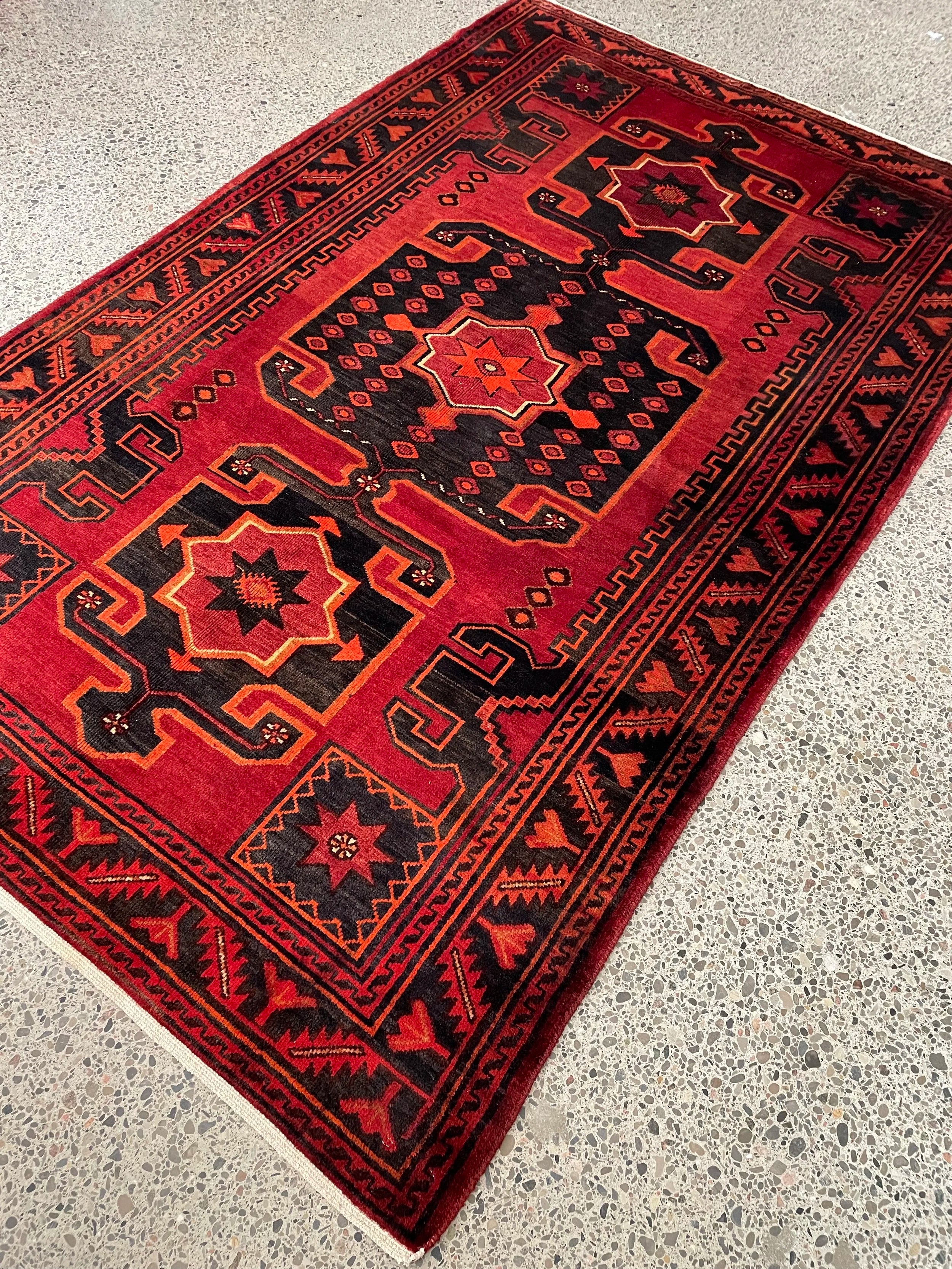 Nahavand Tribal Wool Rug (5'3" x 8'3")
