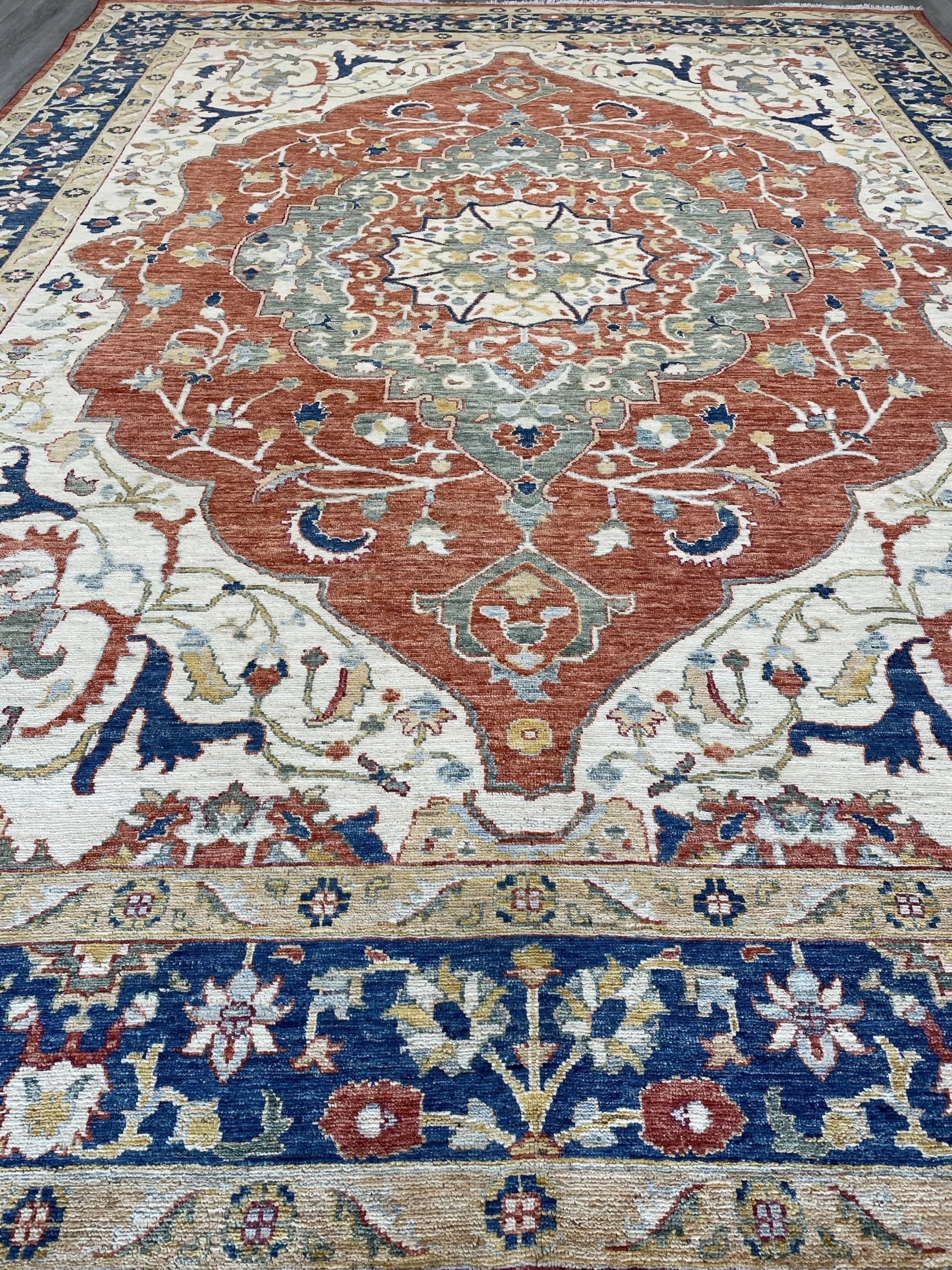 Contemporary Heriz Wool Rug (8'1" x 10'9")