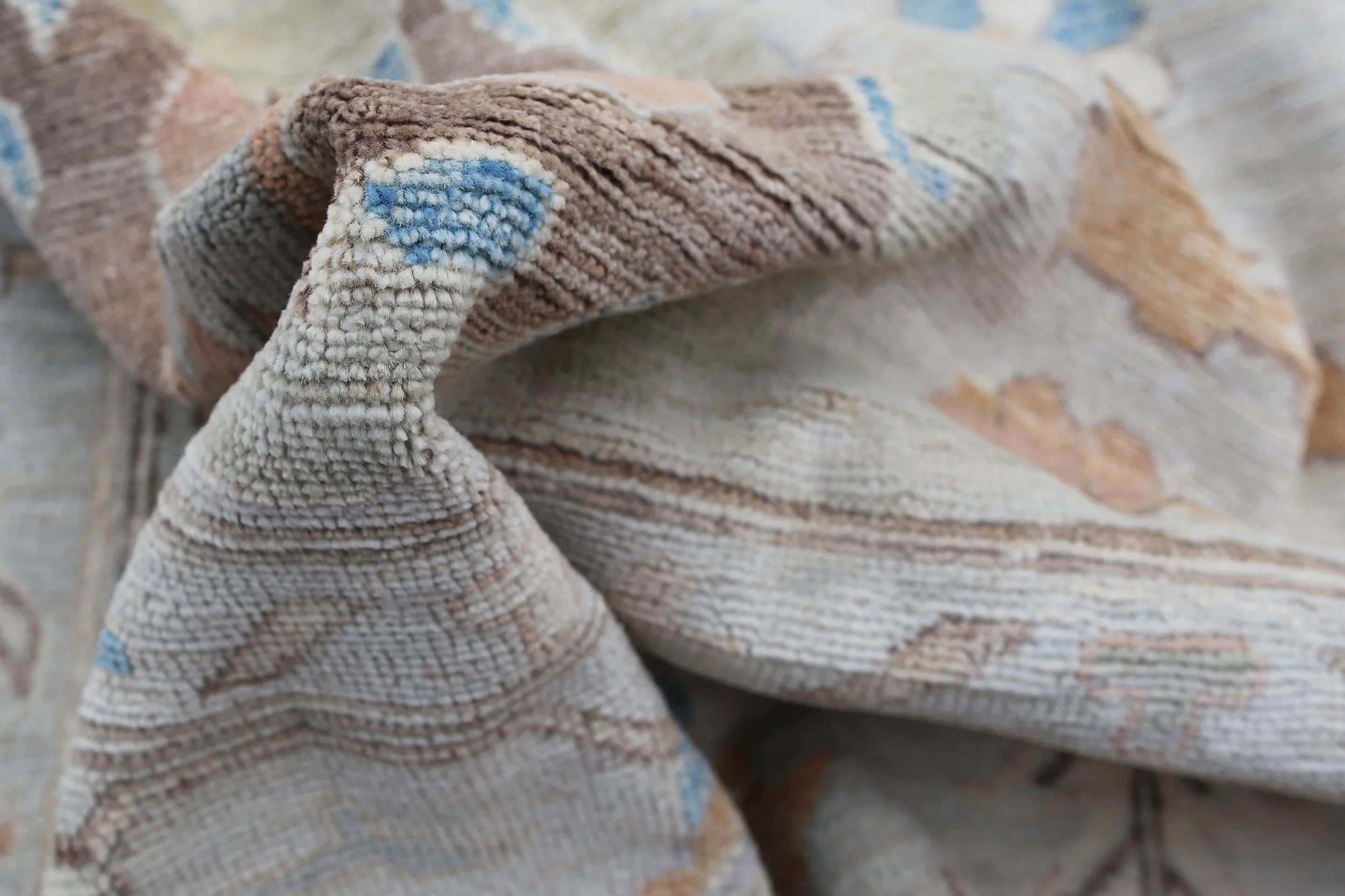 Oushak Wool Rug (8'2" x 9'8")