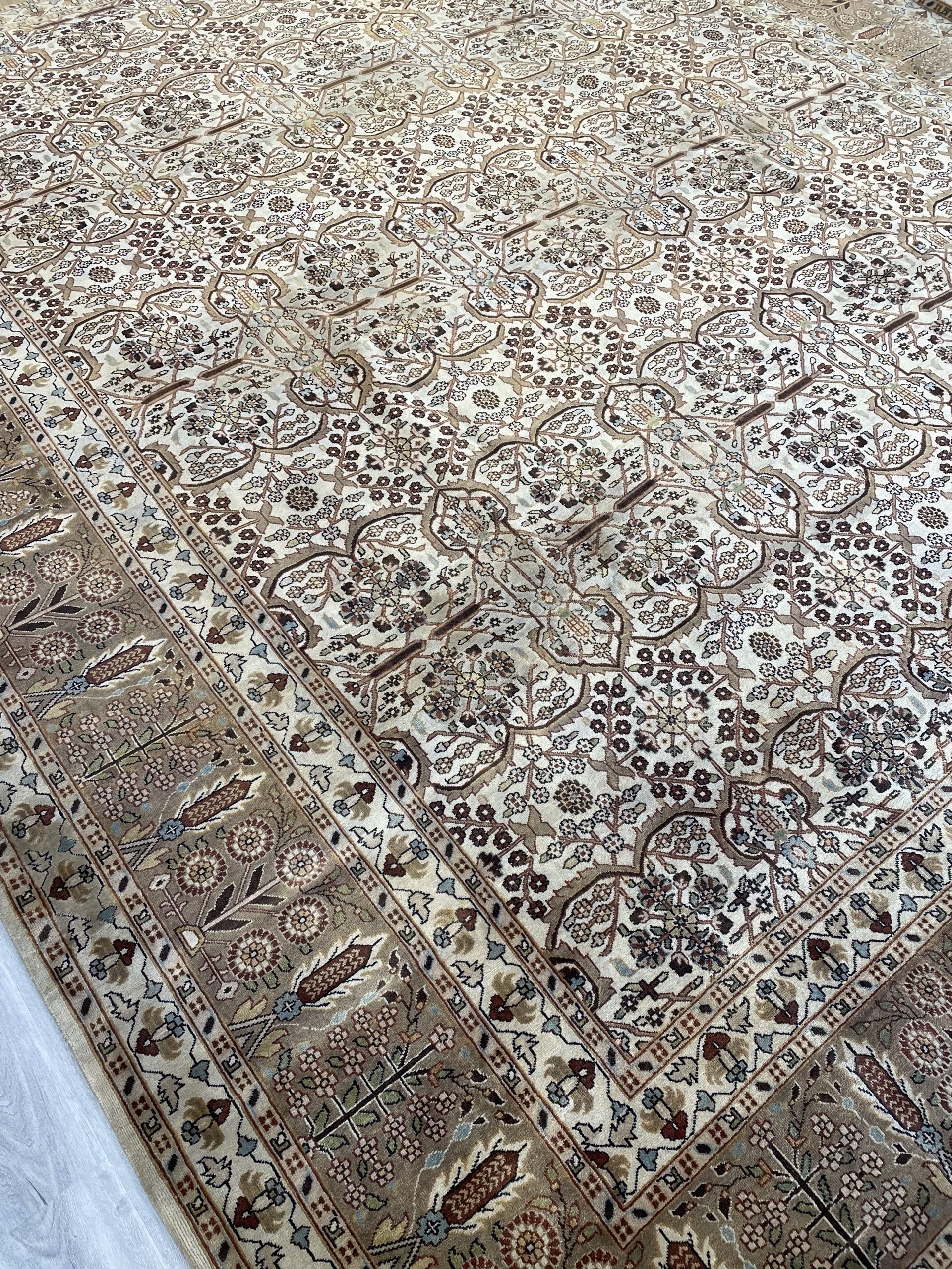 Tabriz Design Rug (11'11" x 14'8")