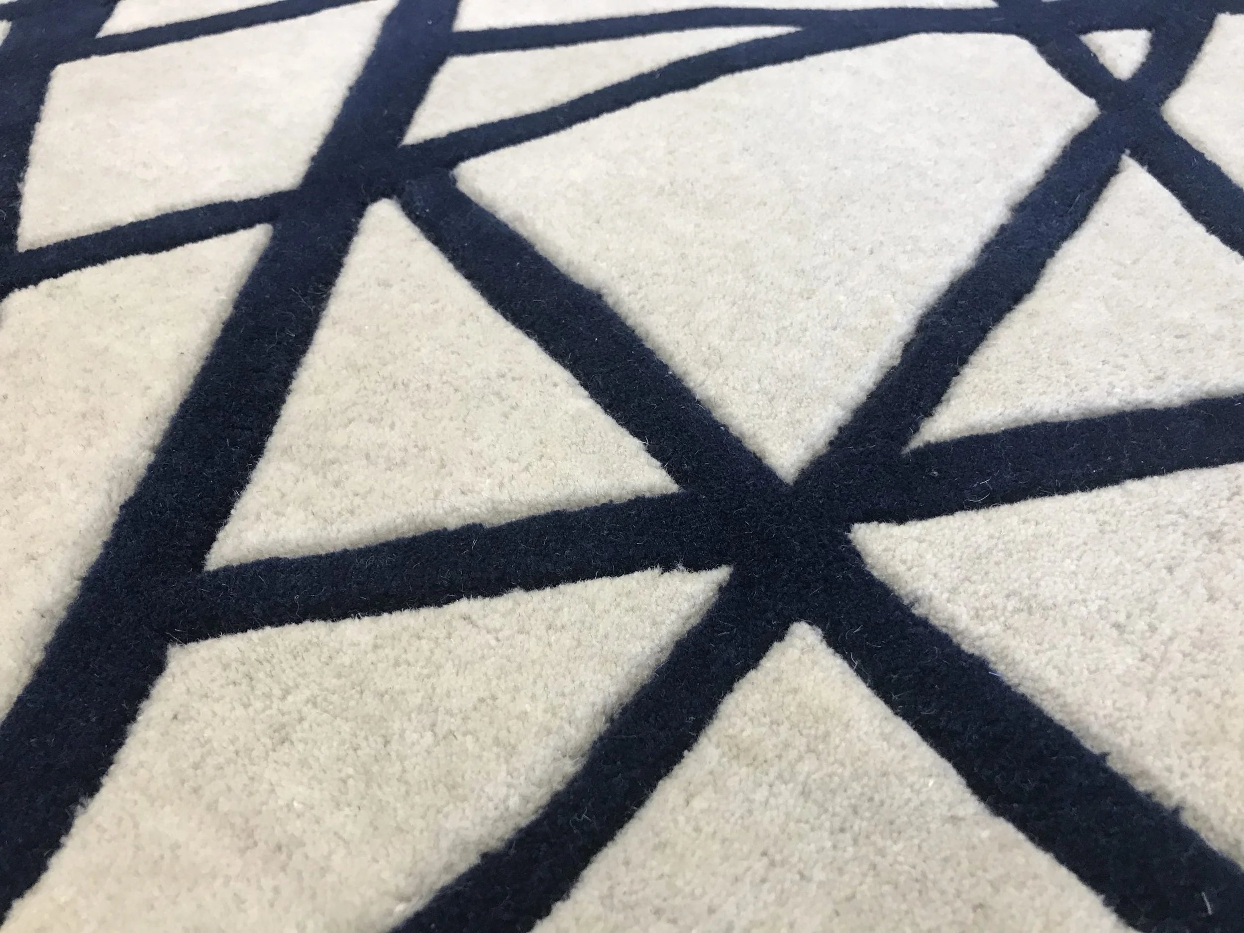 Contemporary Round Wool Rug (6'0" x 6'0")