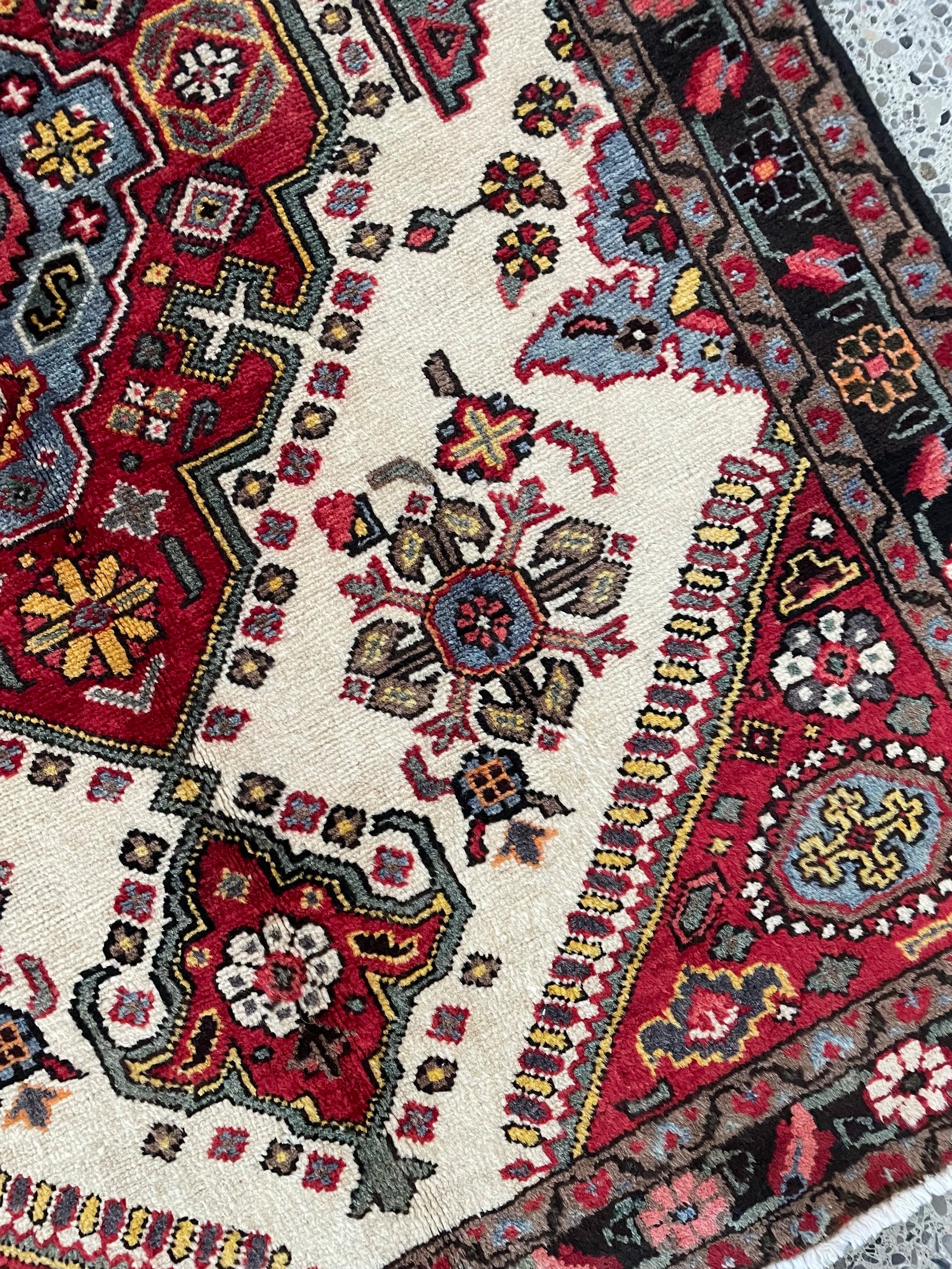 Saveh Tribal Wool Rug (3'7" x 5'2")