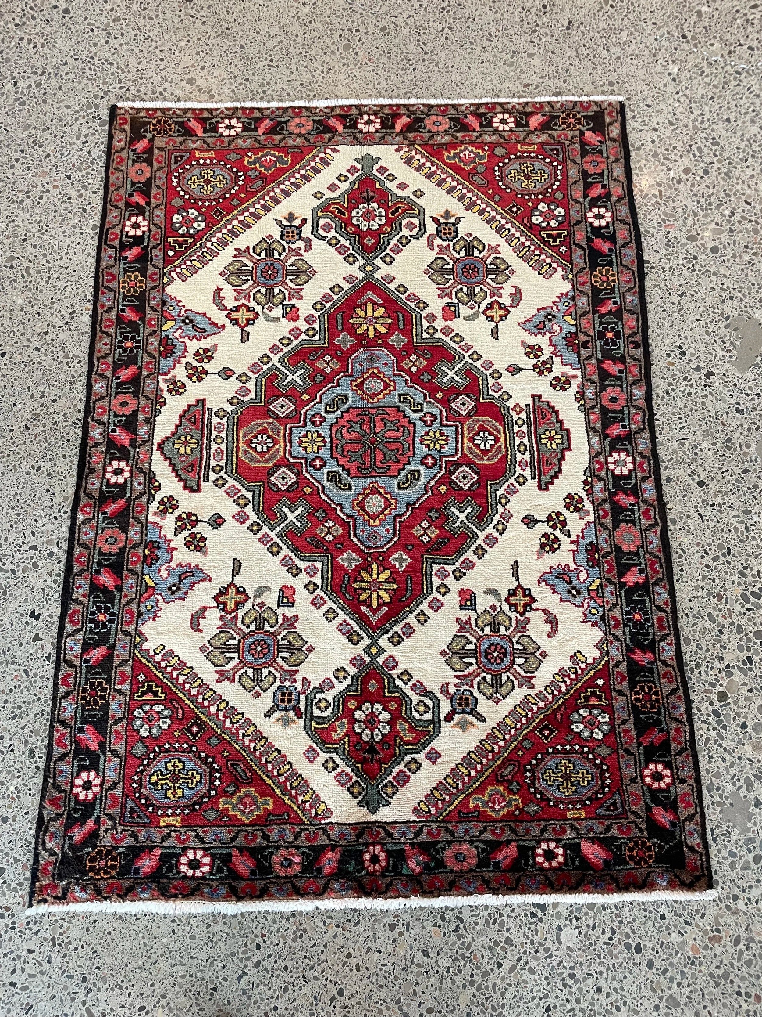 Saveh Tribal Wool Rug (3'7" x 5'2")