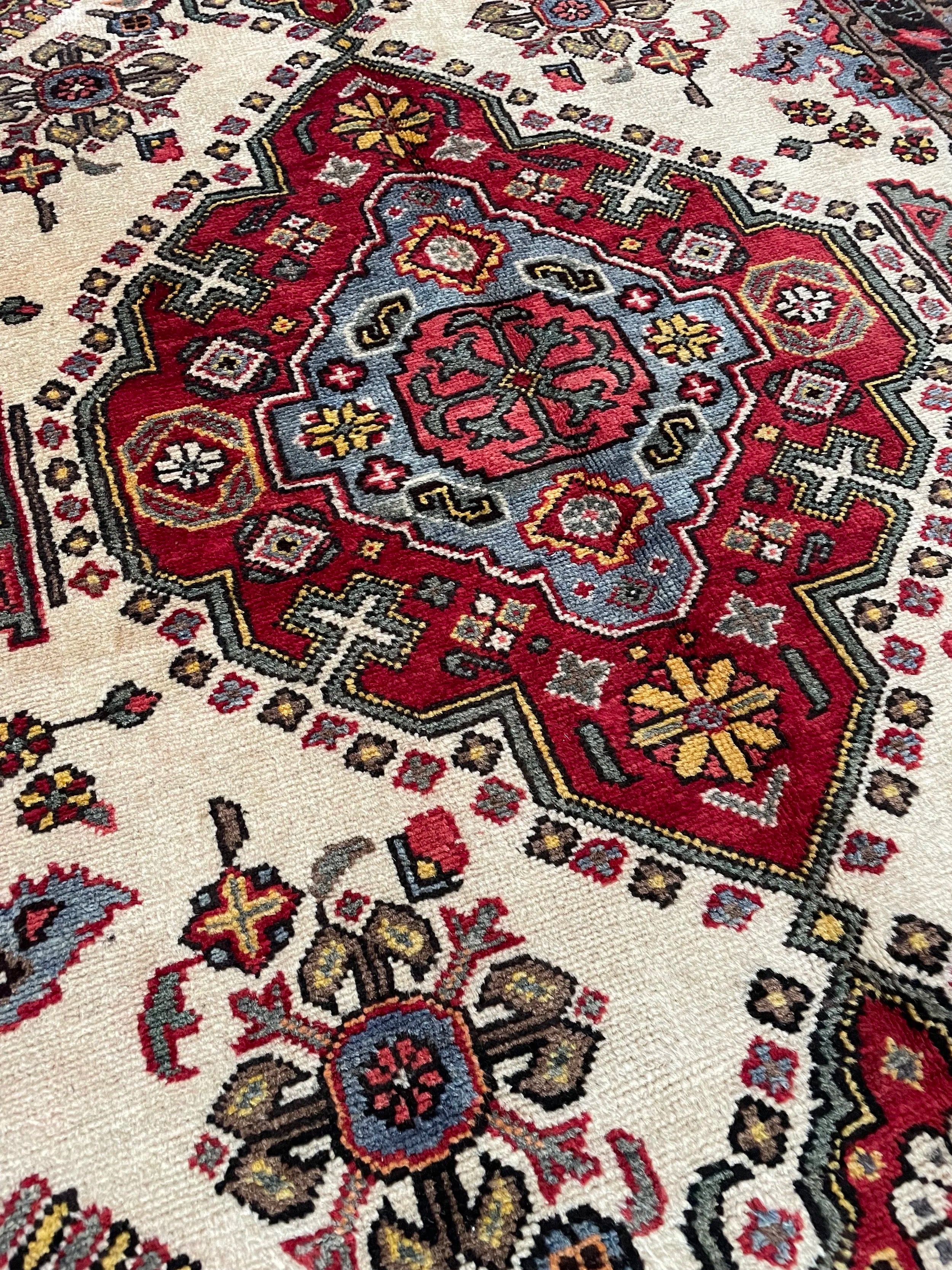 Saveh Tribal Wool Rug (3'7" x 5'2")