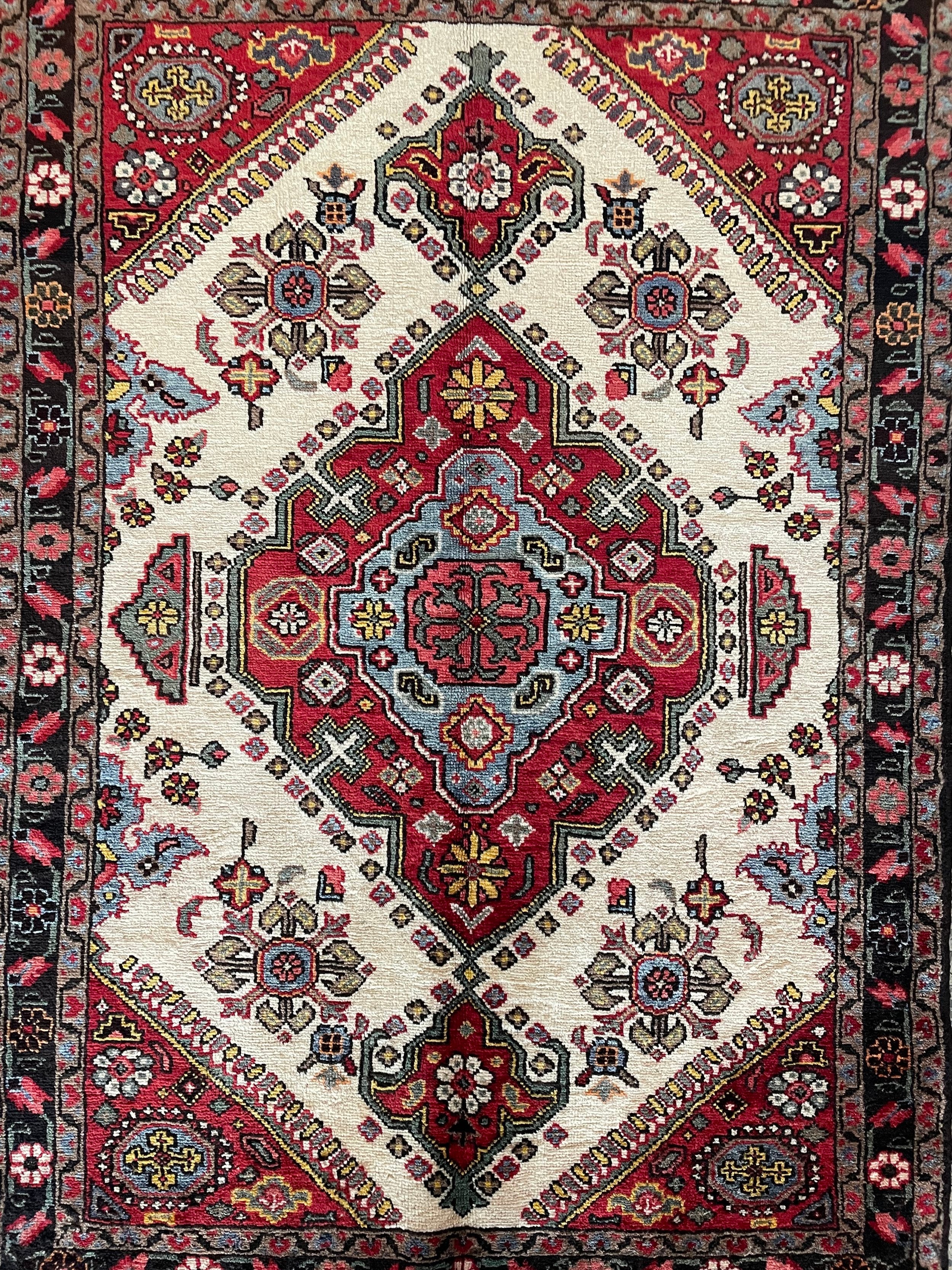 Saveh Tribal Wool Rug (3'7" x 5'2")