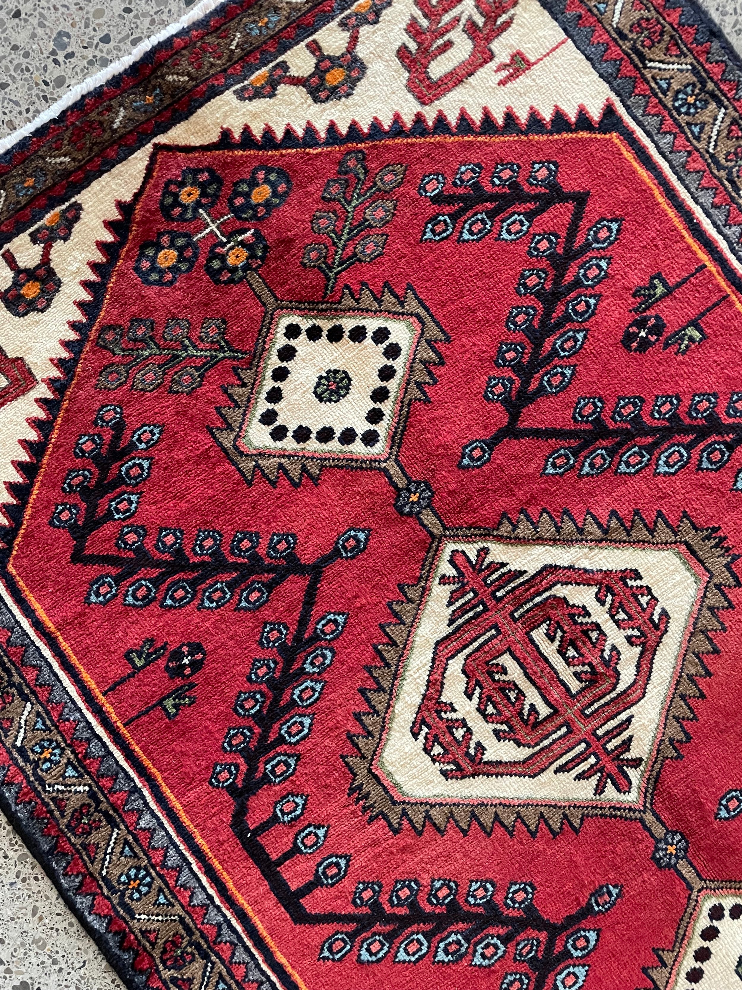 Saveh Wool Rug (3'8" x 5'2")