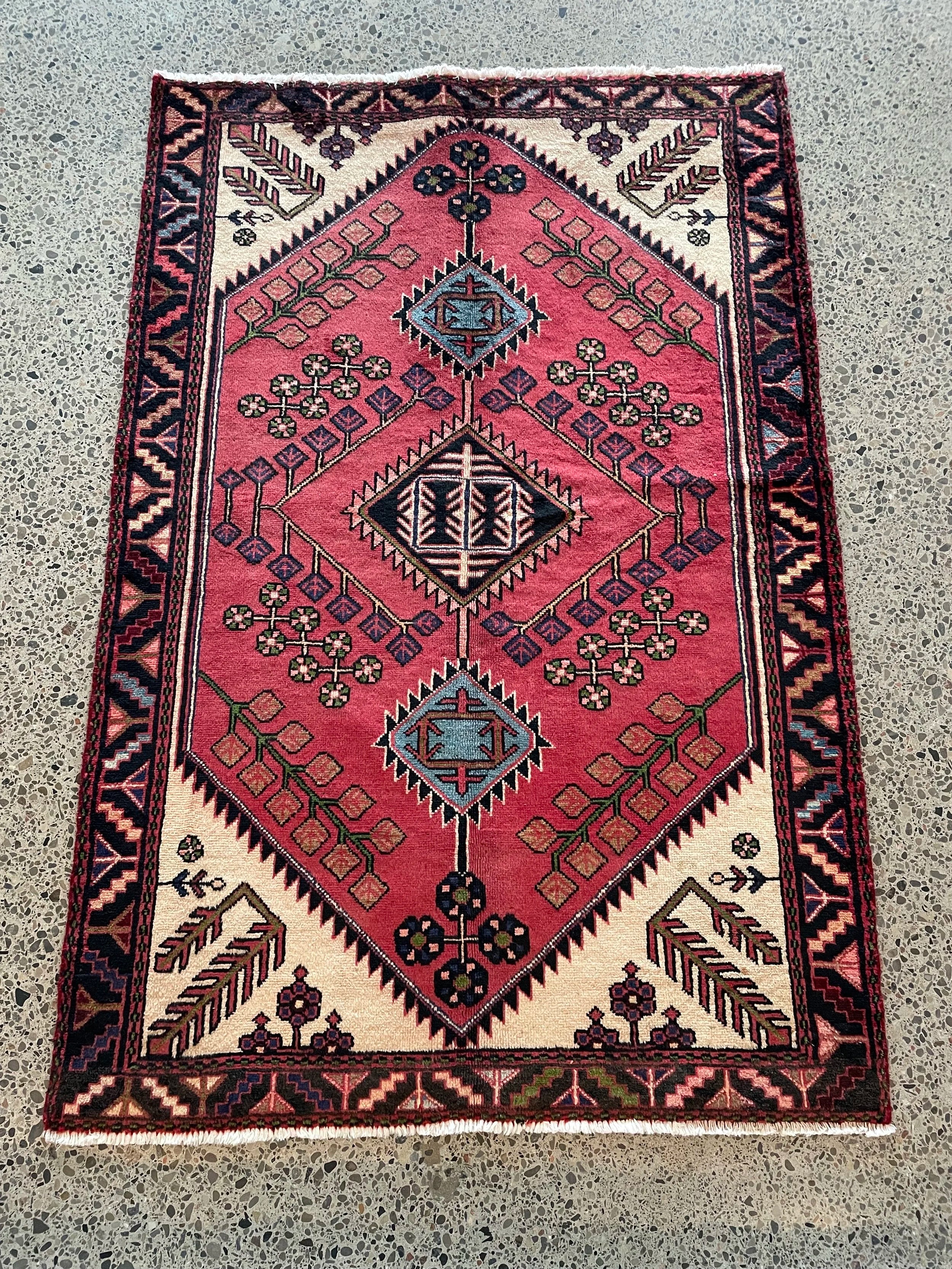 Saveh Wool Rug (3'7" x 5'5")