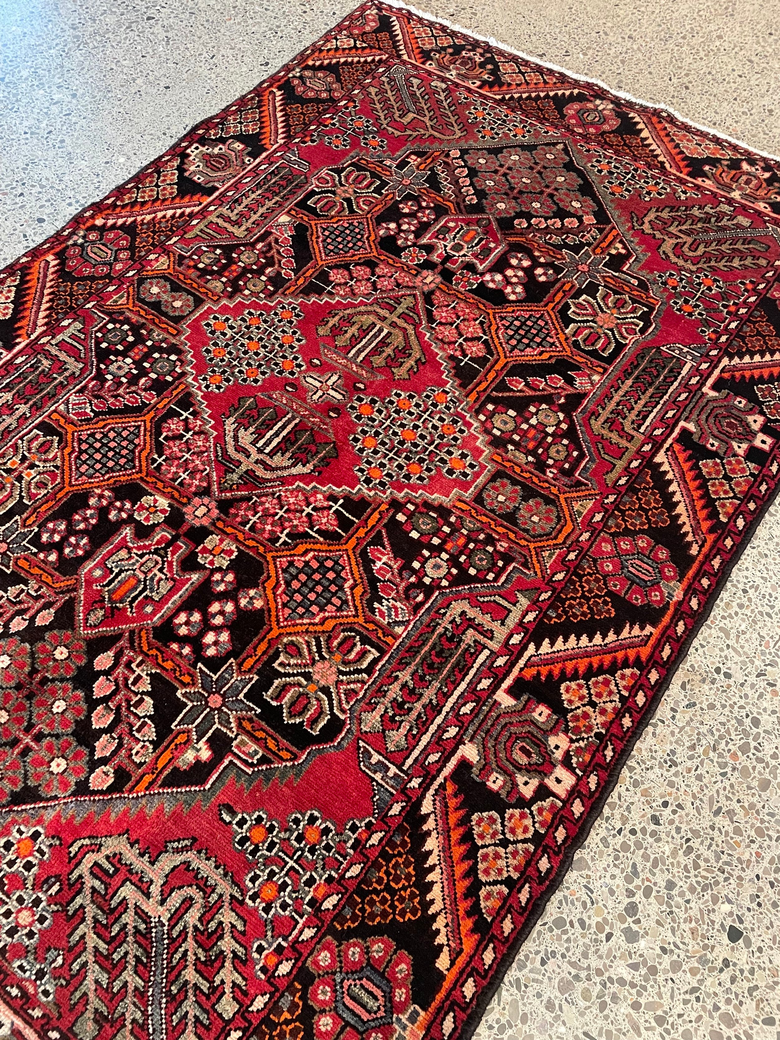 Saveh Tribal Wool Rug (4'6" x 7'1")