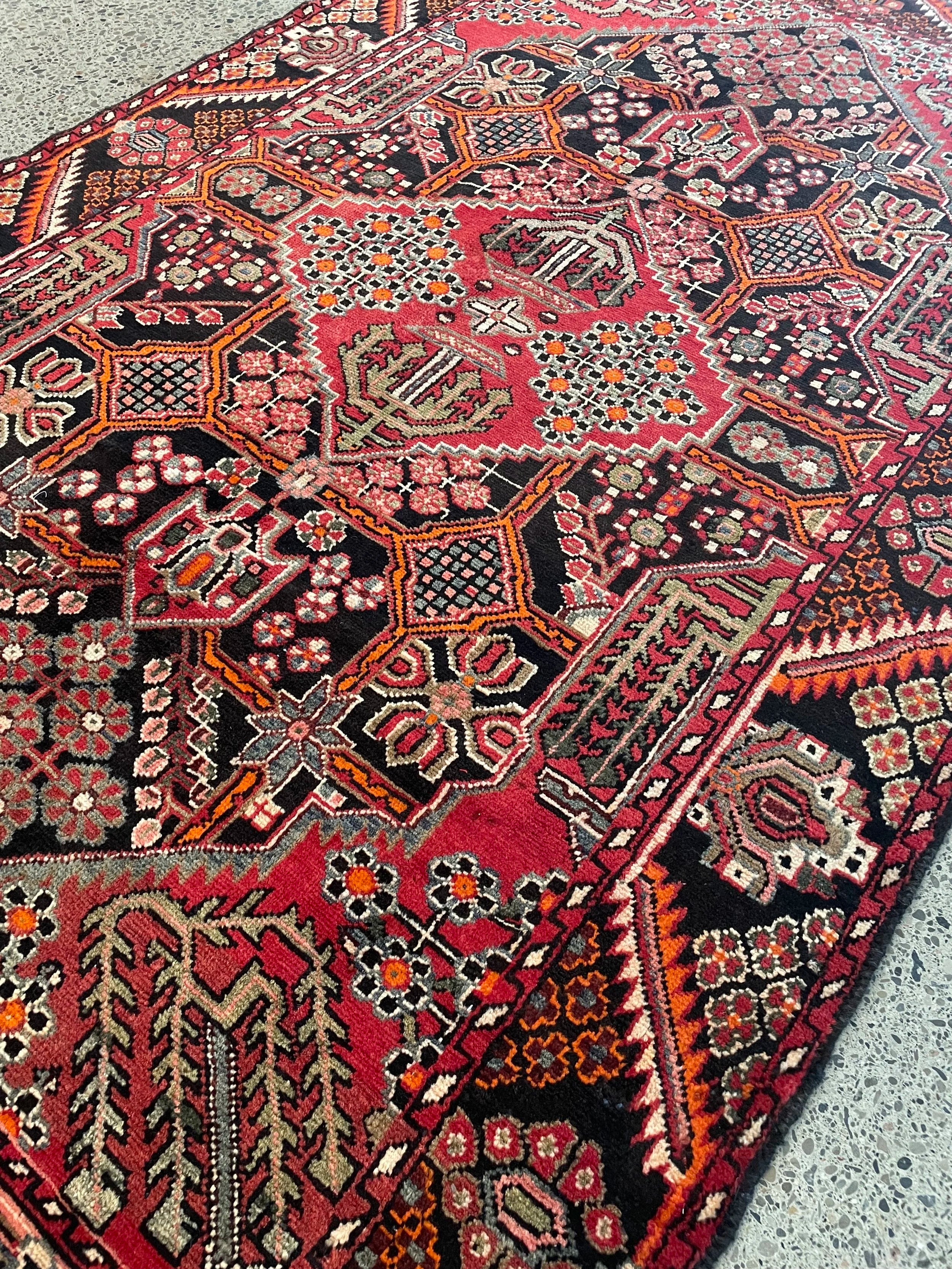 Saveh Tribal Wool Rug (4'6" x 7'1")