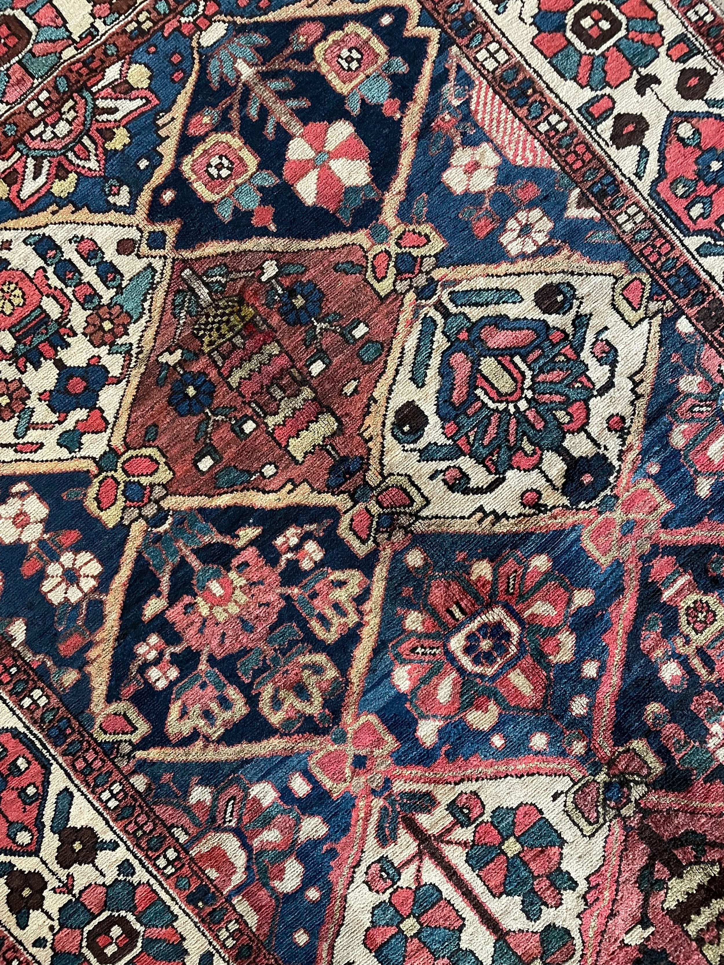 Bakhtiari Semi-Antique Wool Rug (4'9" x 6'7")