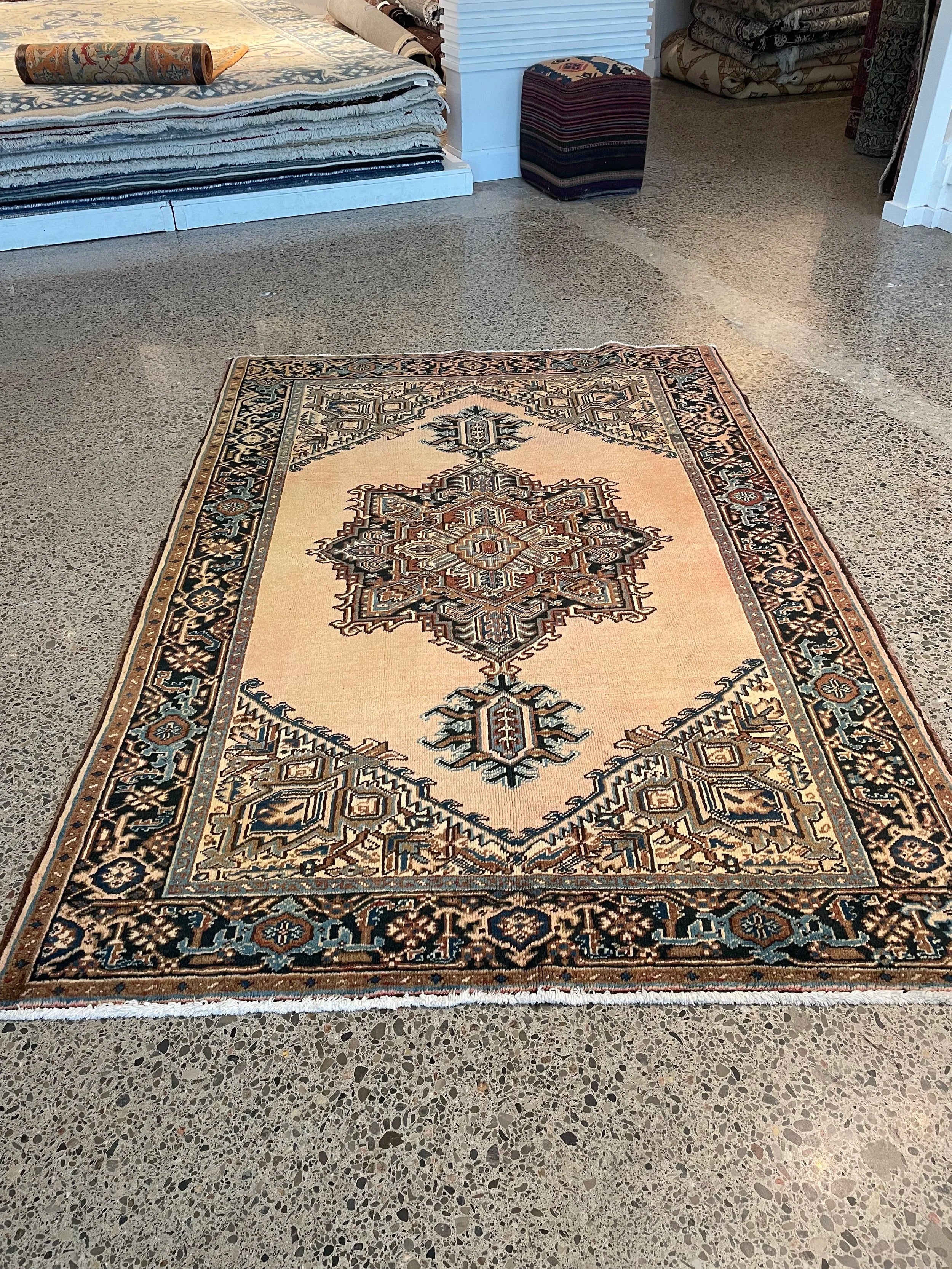 Heriz Semi-Antique Wool Rug (4'7" x 6'7")