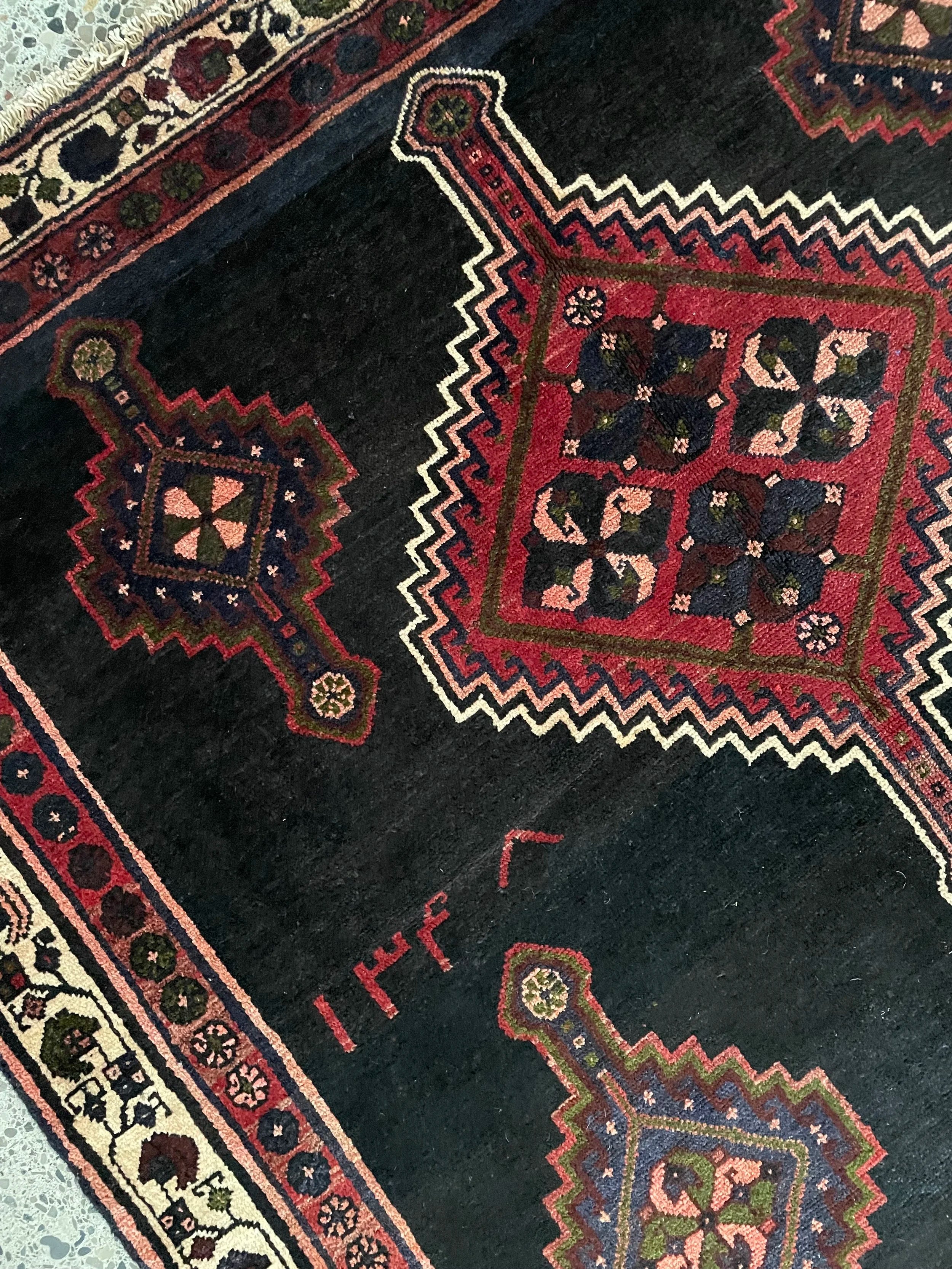 Lori Semi-Antique Rug (4'4" x 8'5")