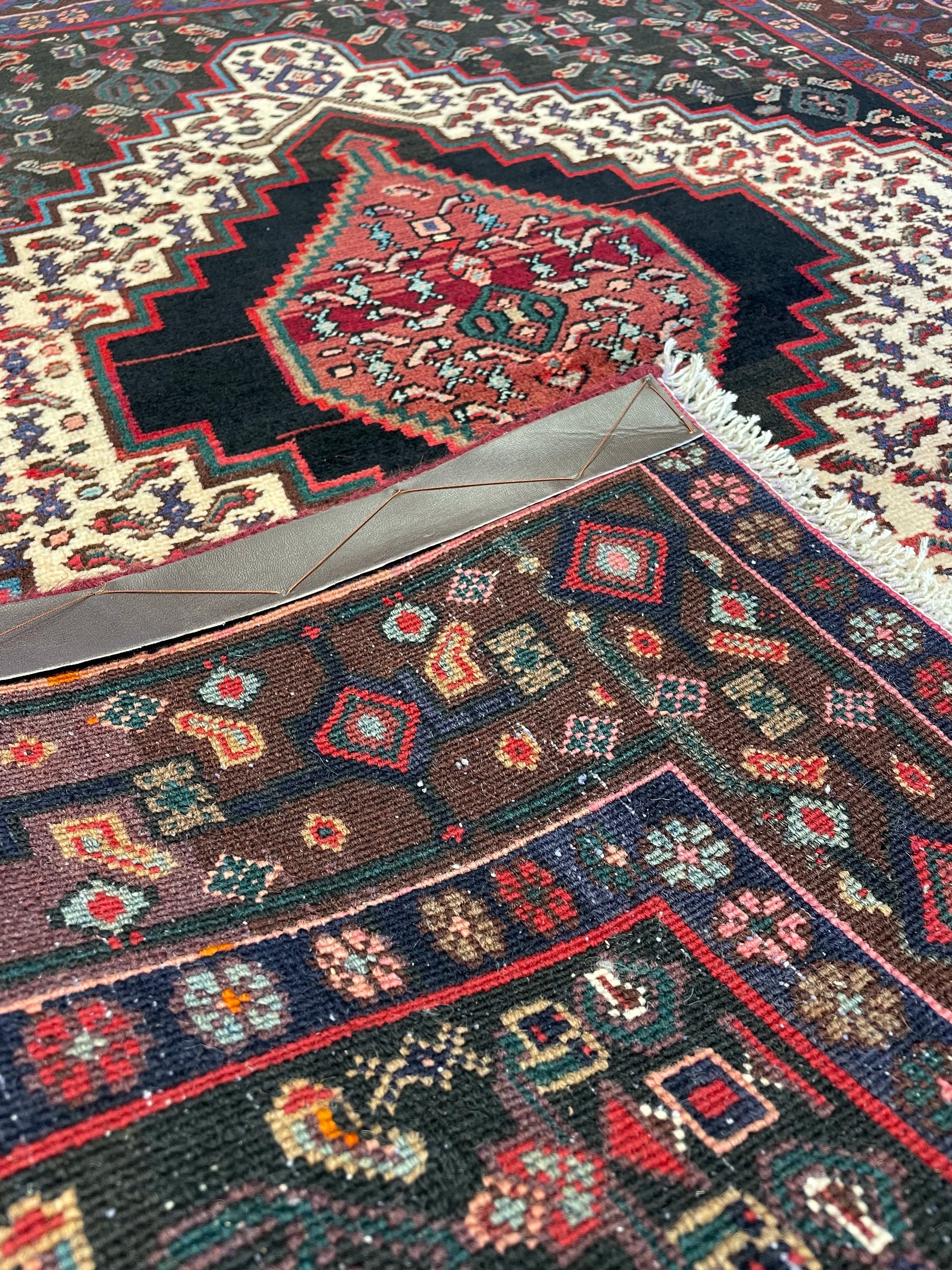 Senneh Wool Rug (3'10" x 4'9")