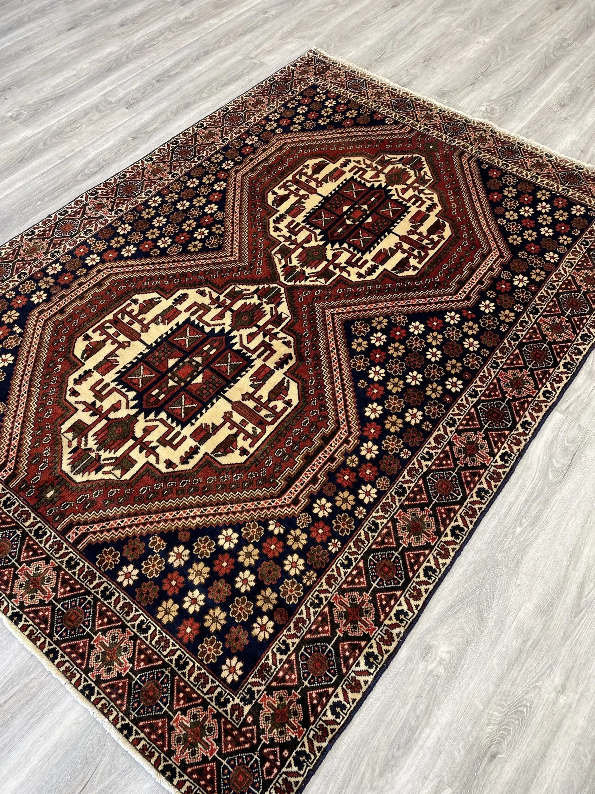 Shahrebabak Wool Rug (4'9" x 6'8")